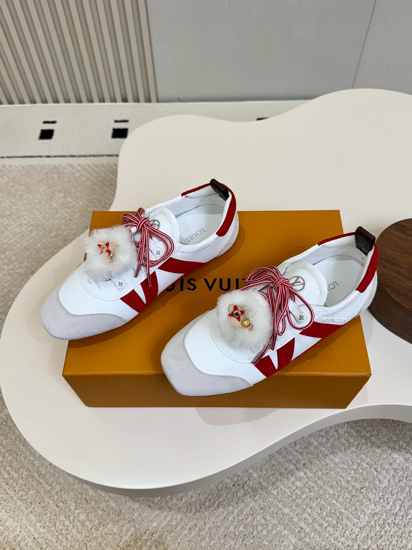Women's Sneakers LOUIS VUITTON 17827660