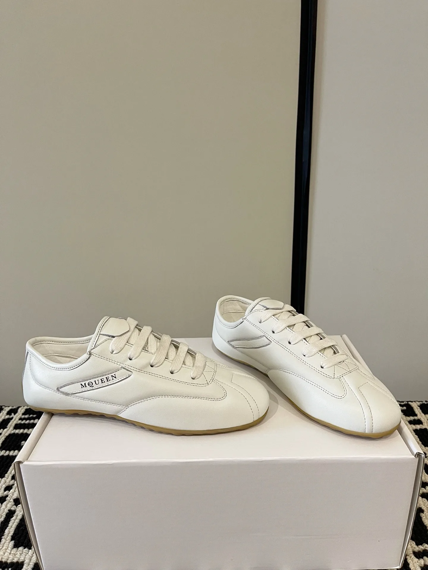 Women's Sneakers ALEXANDER MCQUEEN 18386237
