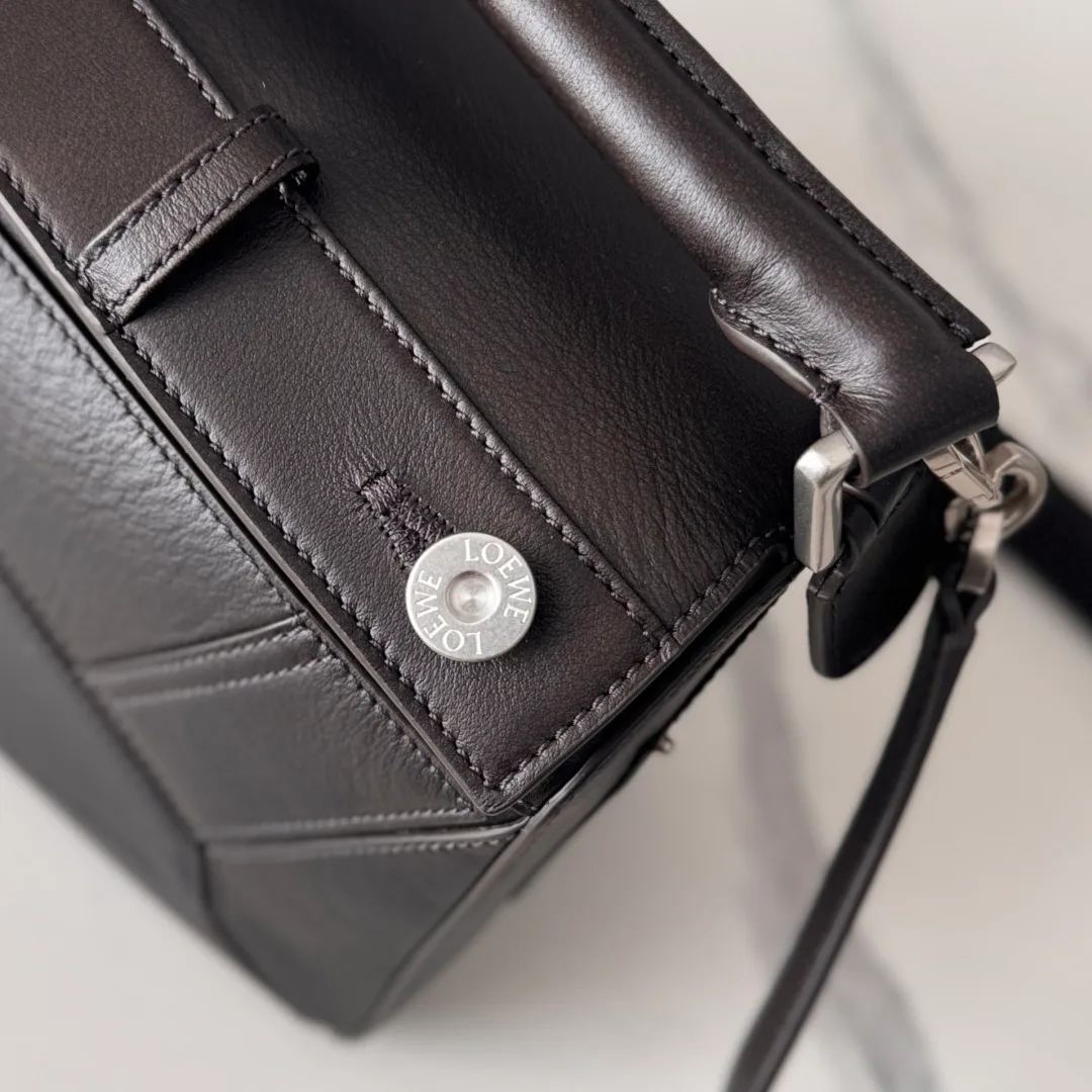 Women's Classic Handbags LOEWE 18004237