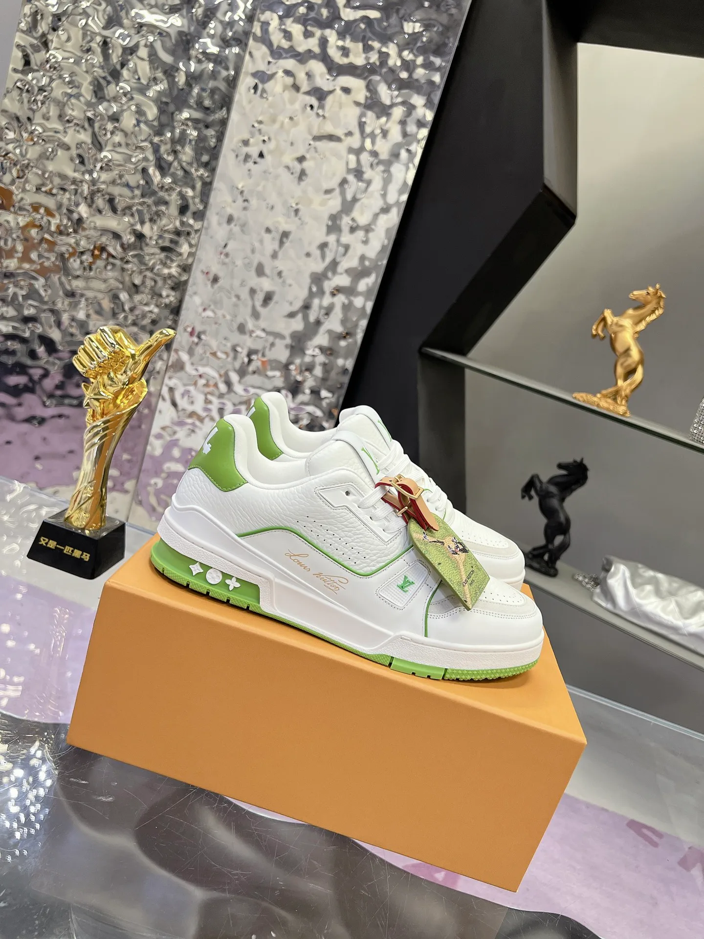 Women's Sneakers LOUIS VUITTON 17635605