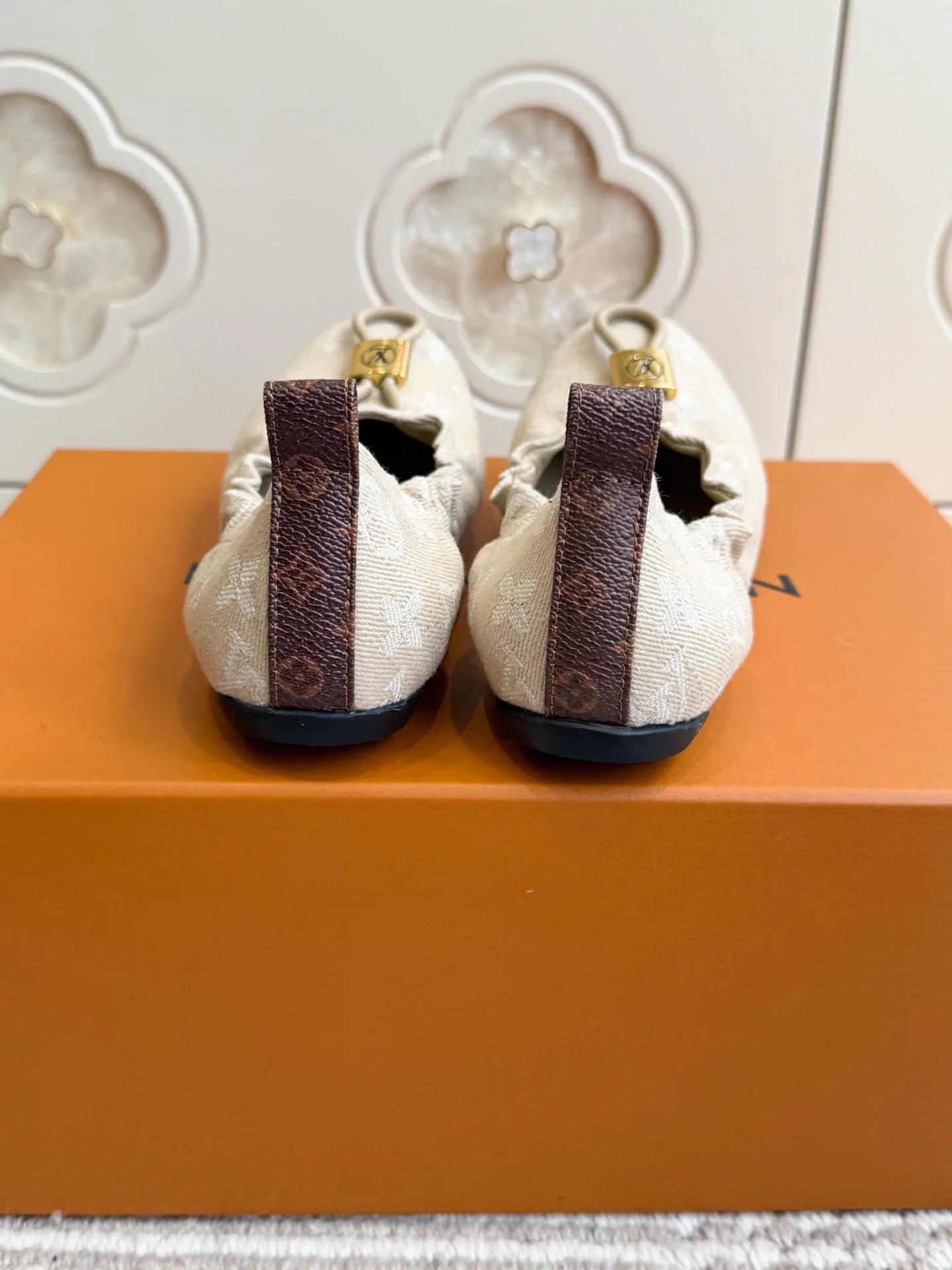 Women's Ballet Flats LOUIS VUITTON 18414280
