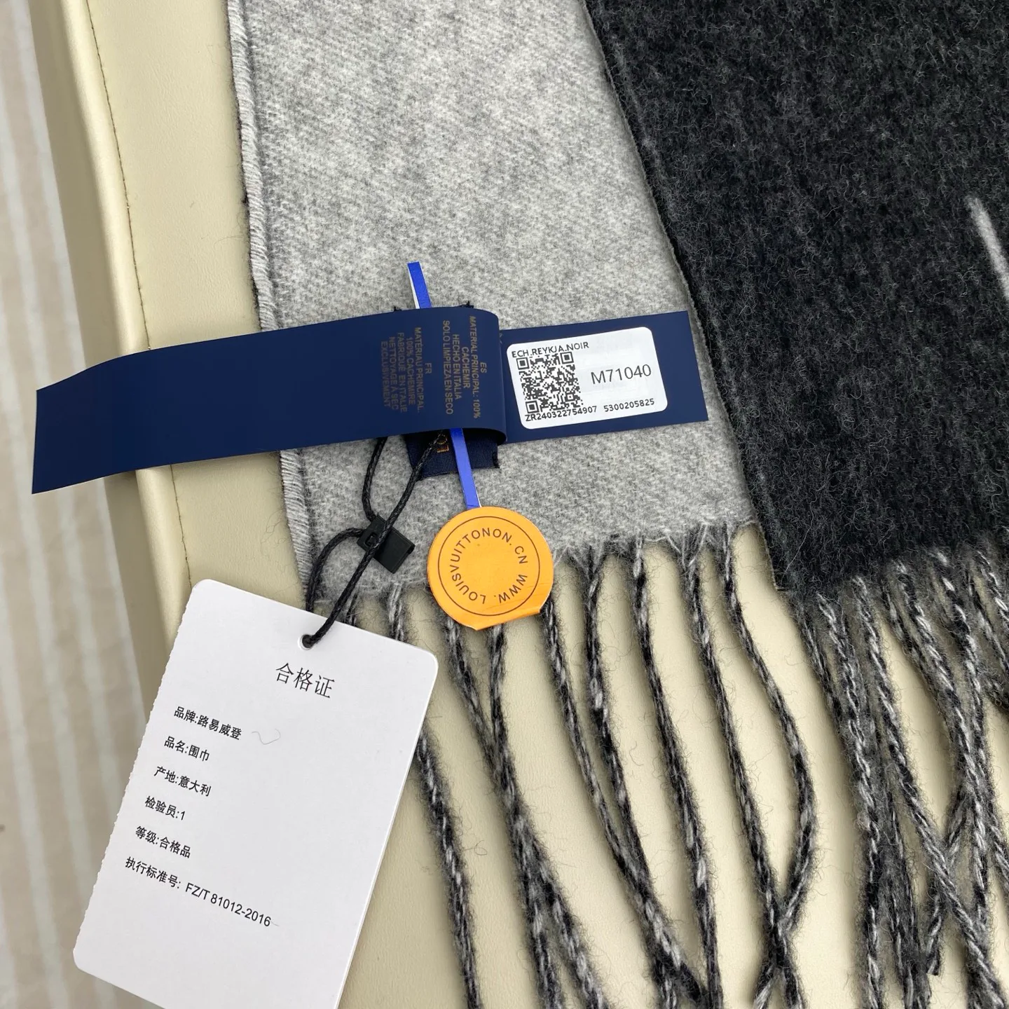 Scarves LOUIS VUITTON 18105569