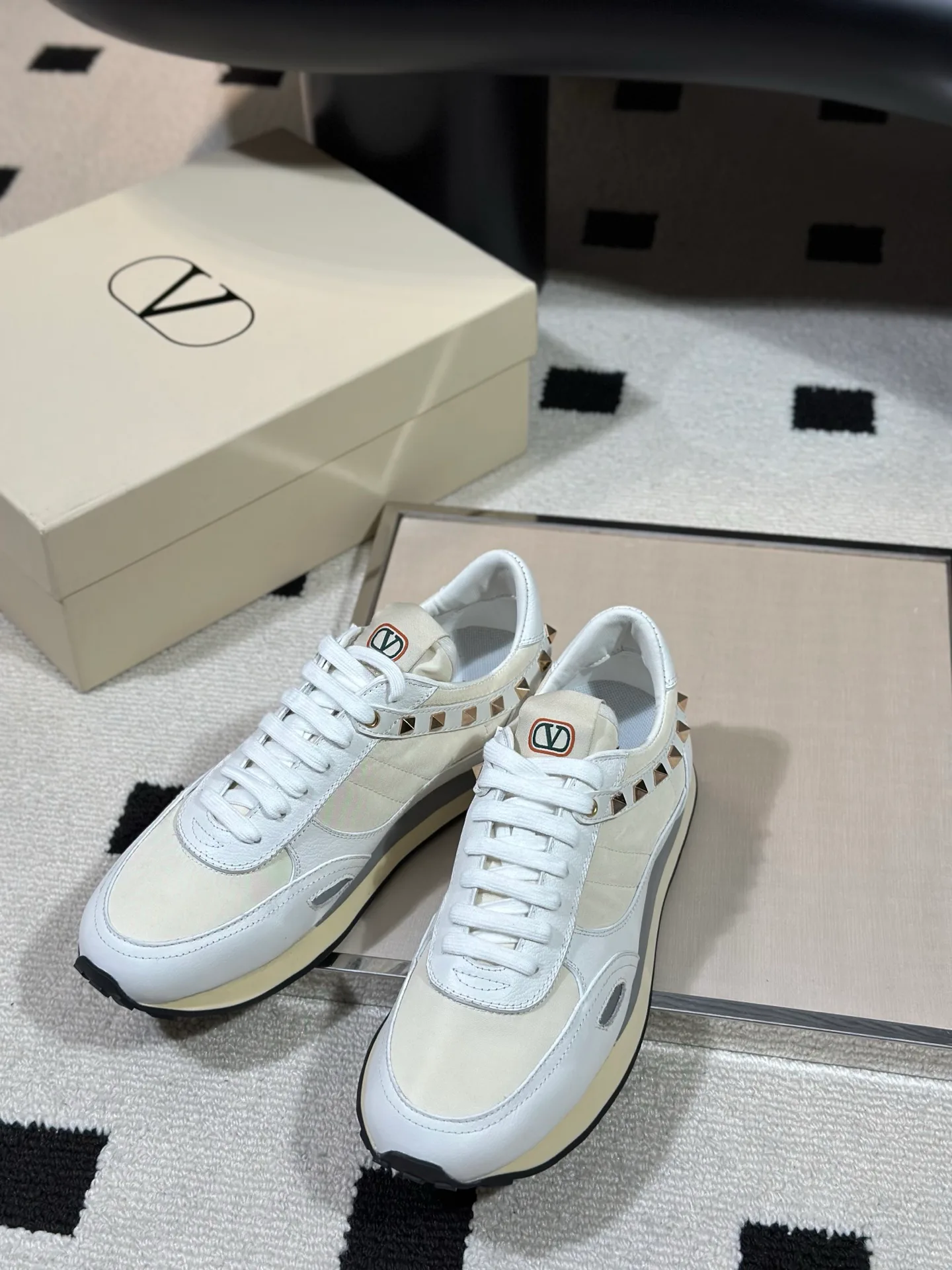 Men's Sneakers VALENTINO 17978704