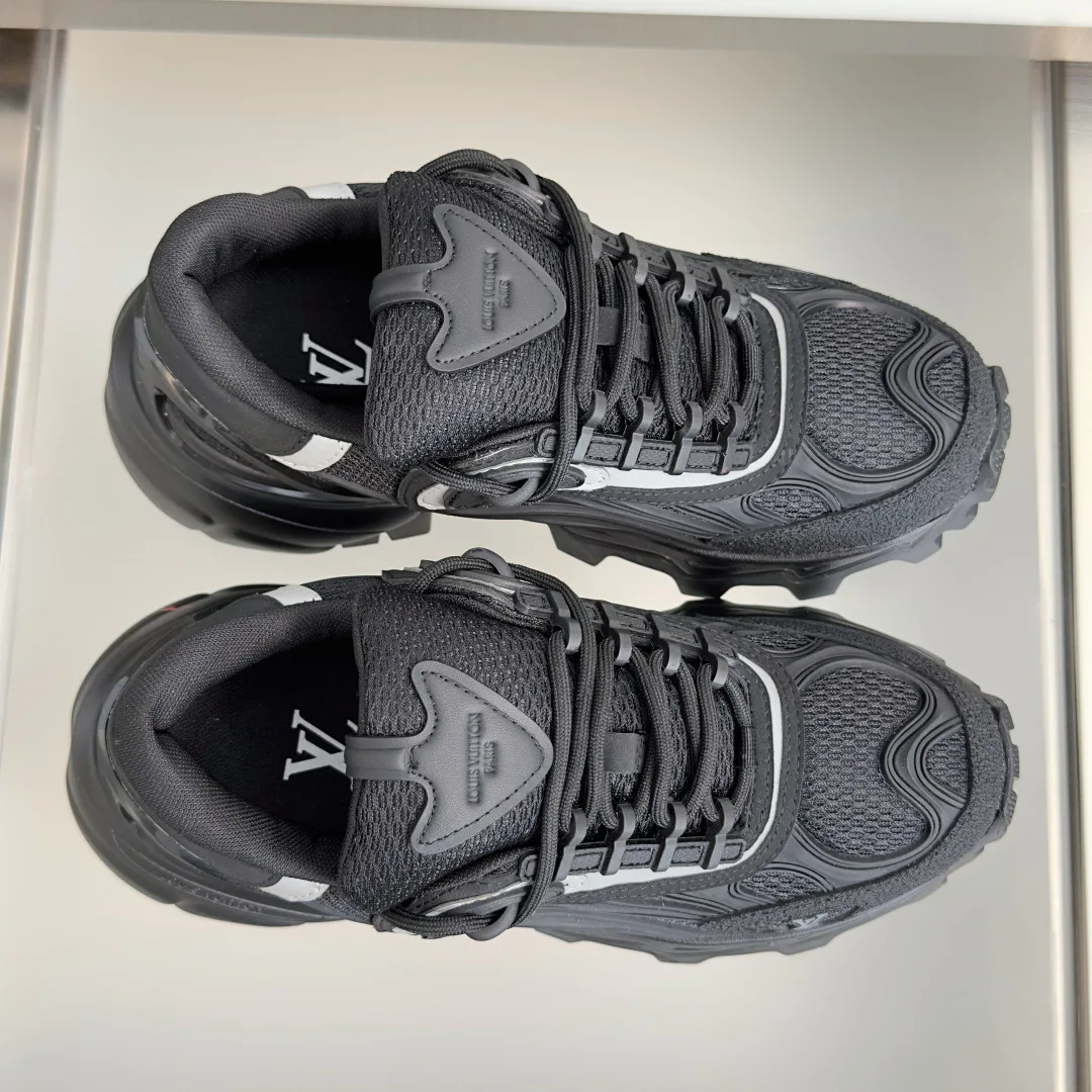 Women's Sneakers LOUIS VUITTON 17950389