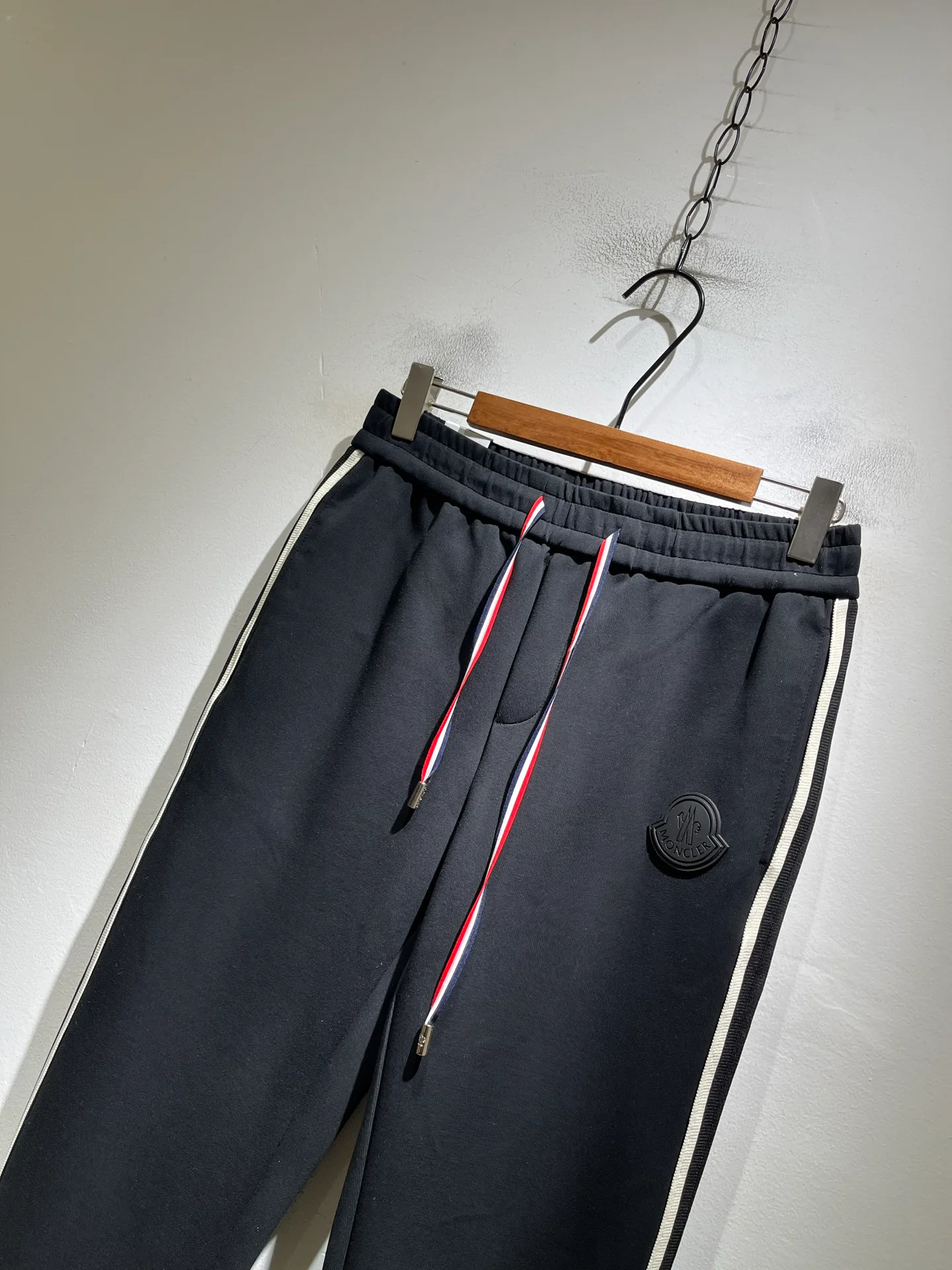 Men's Trousers MONCLER 18343128