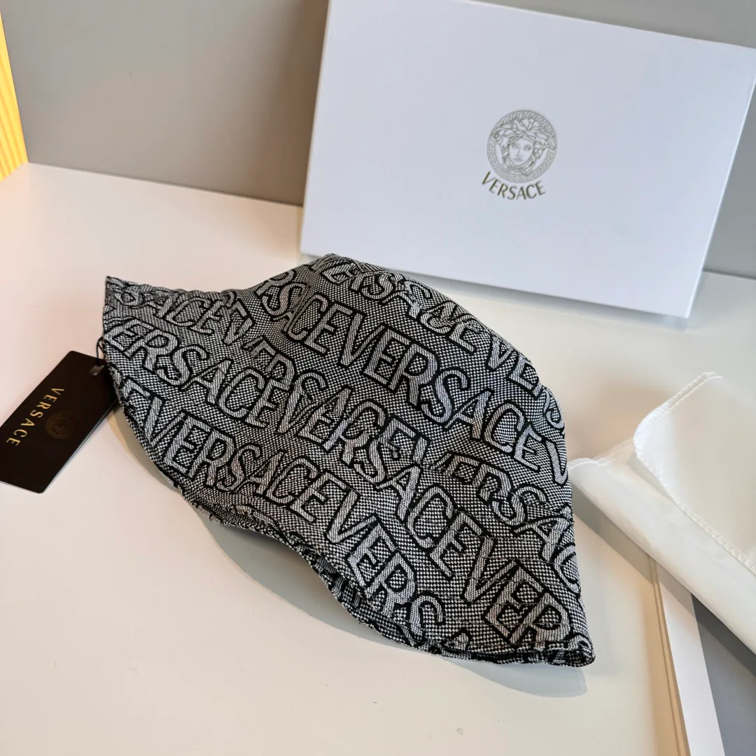 Hats VERSACE 17467752