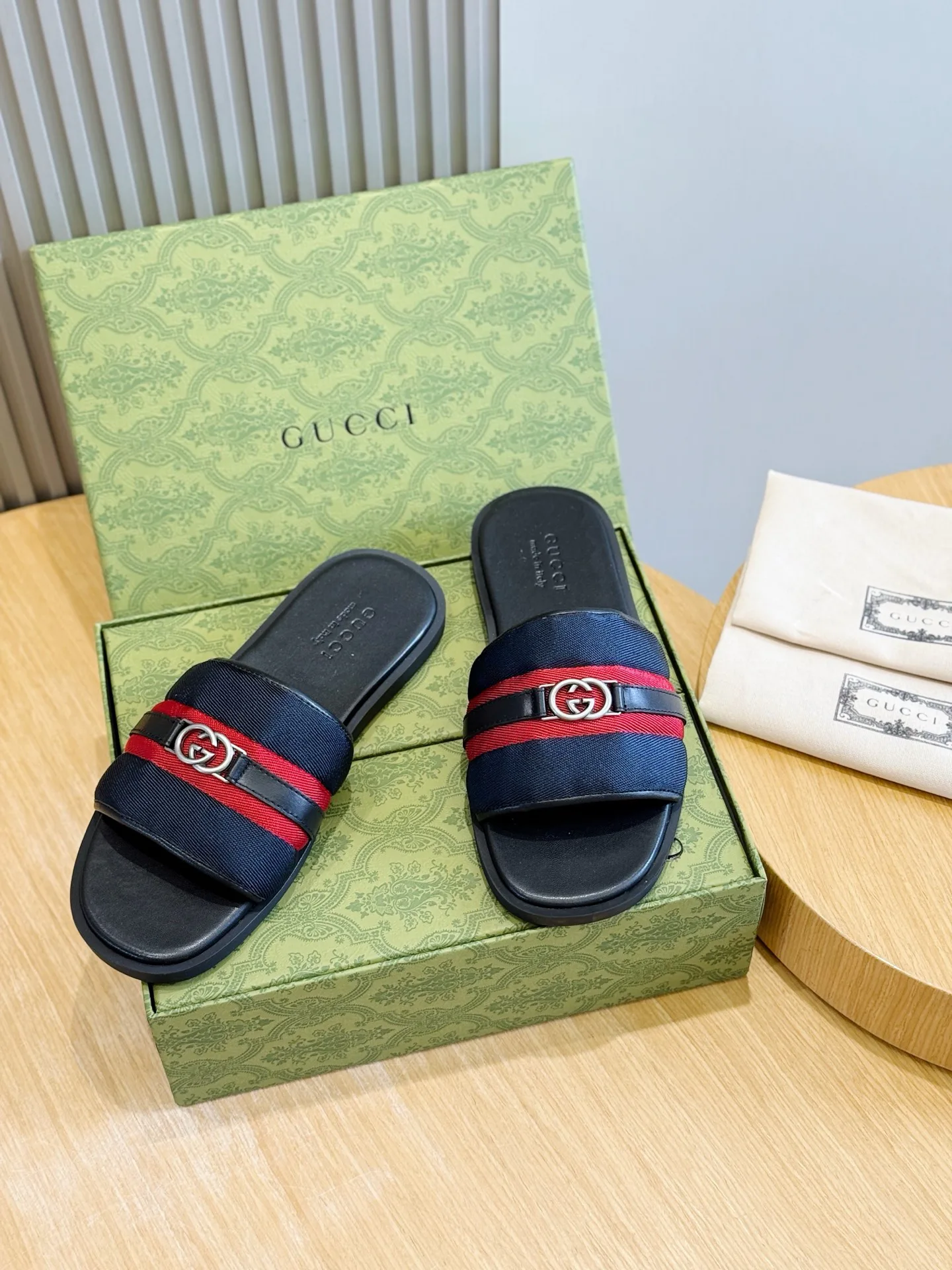 Men's Flip-Flops GUCCI 17349628