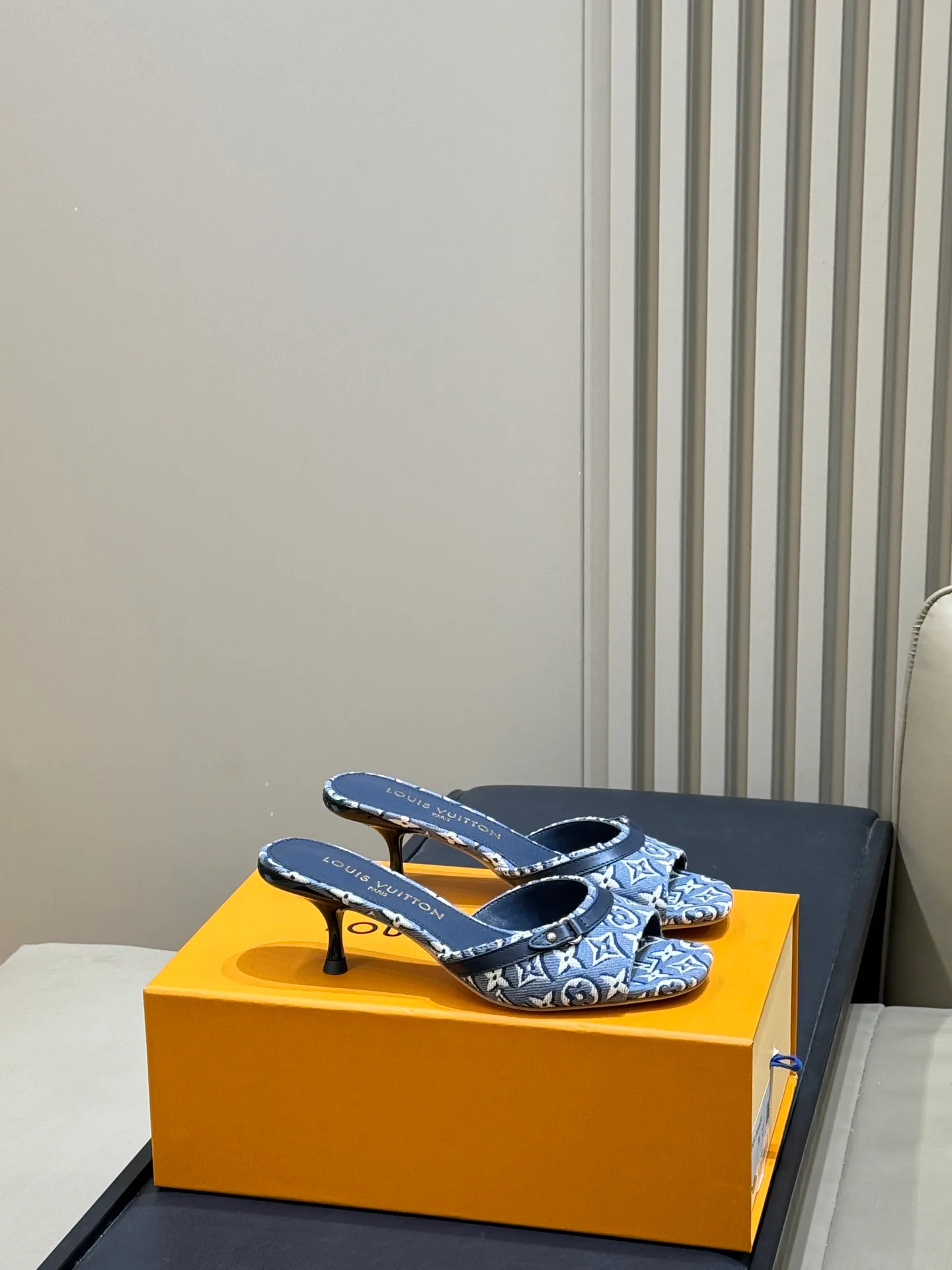 Women's Open-Toe Sandals LOUIS VUITTON 18073177
