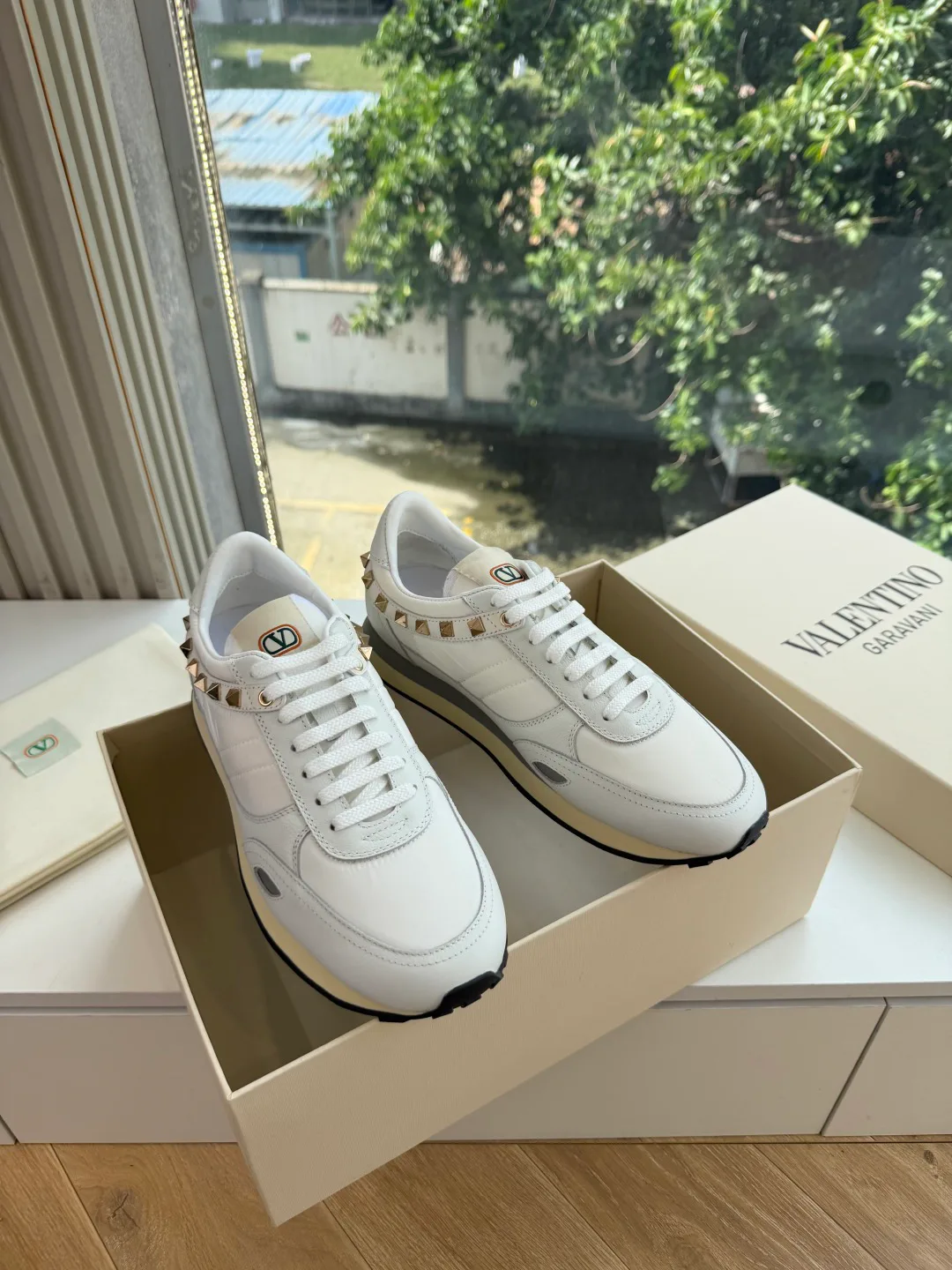 Women's Sneakers VALENTINO 18053447