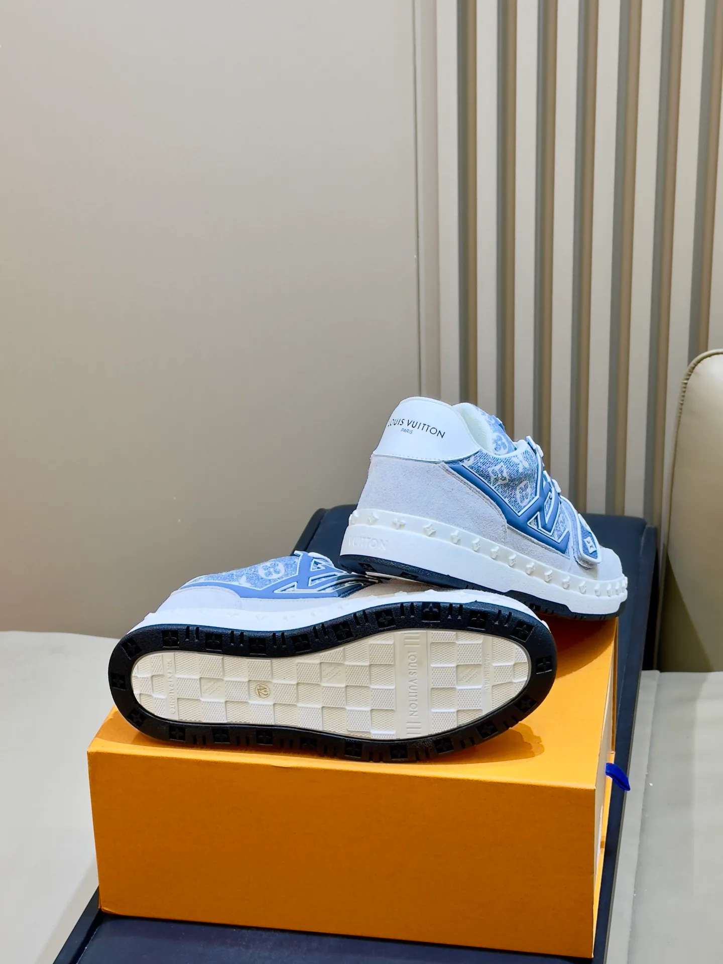 Men's Sneakers LOUIS VUITTON 18073548