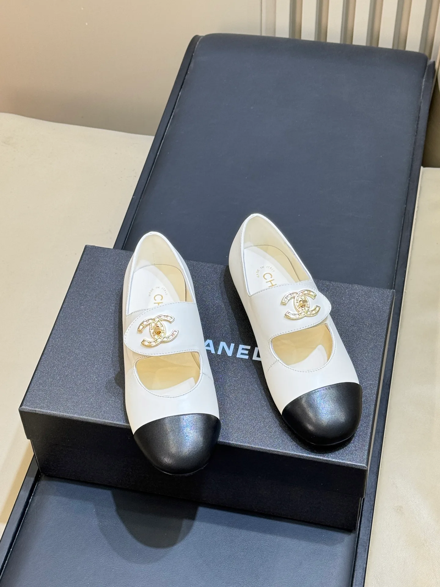 Women's Ballet Flats CHANEL 18072991