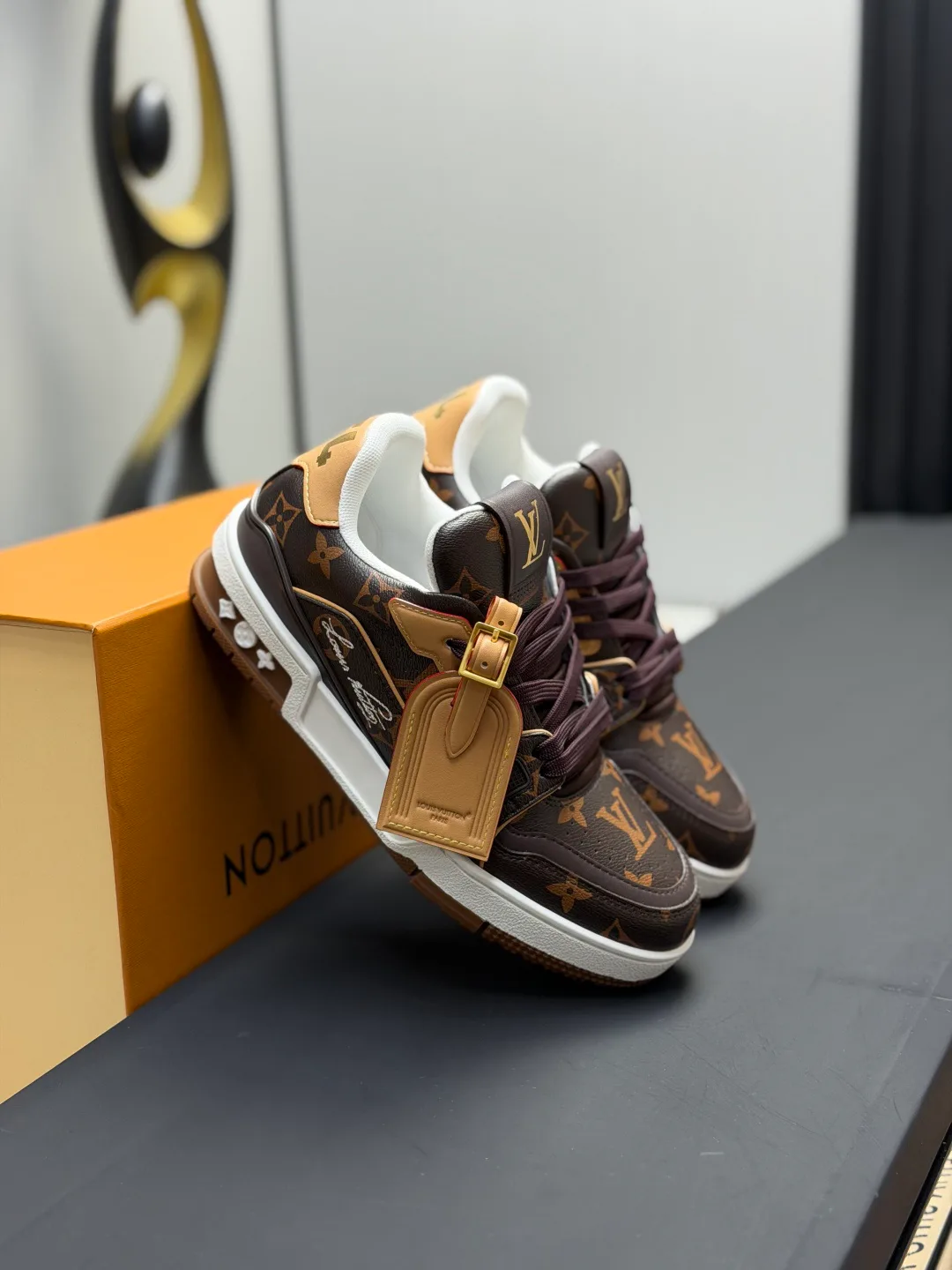 Women's Sneakers LOUIS VUITTON 18011586
