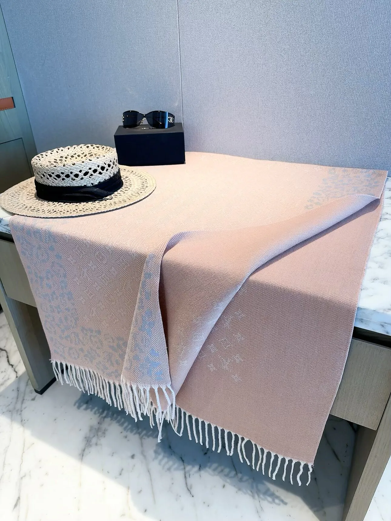 Scarves LOUIS VUITTON 18322564