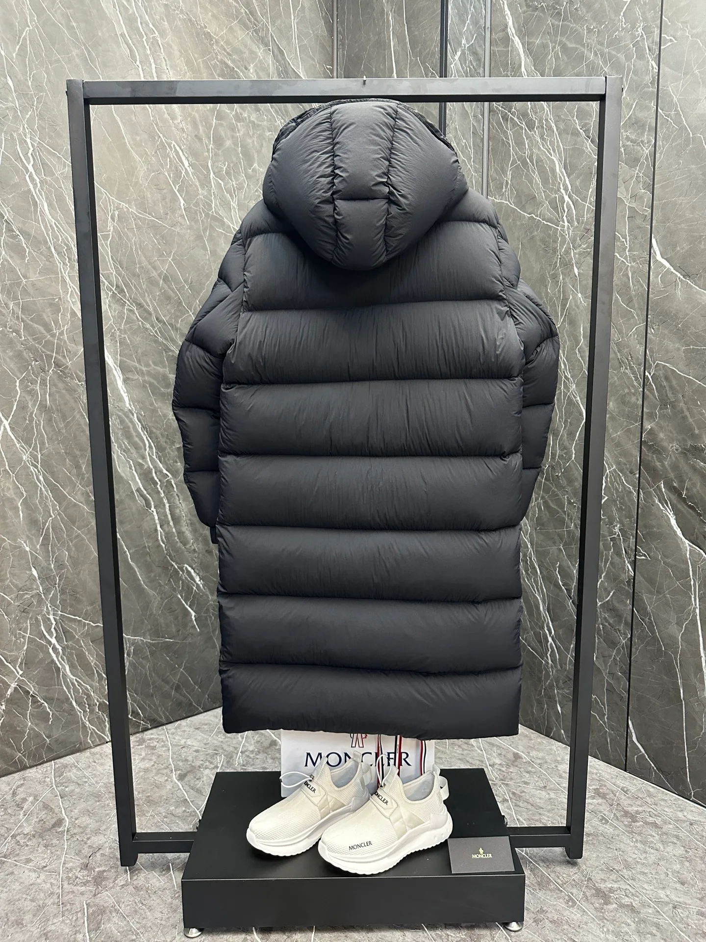 Куртки И Пуховики Мужские Moncler 18684490