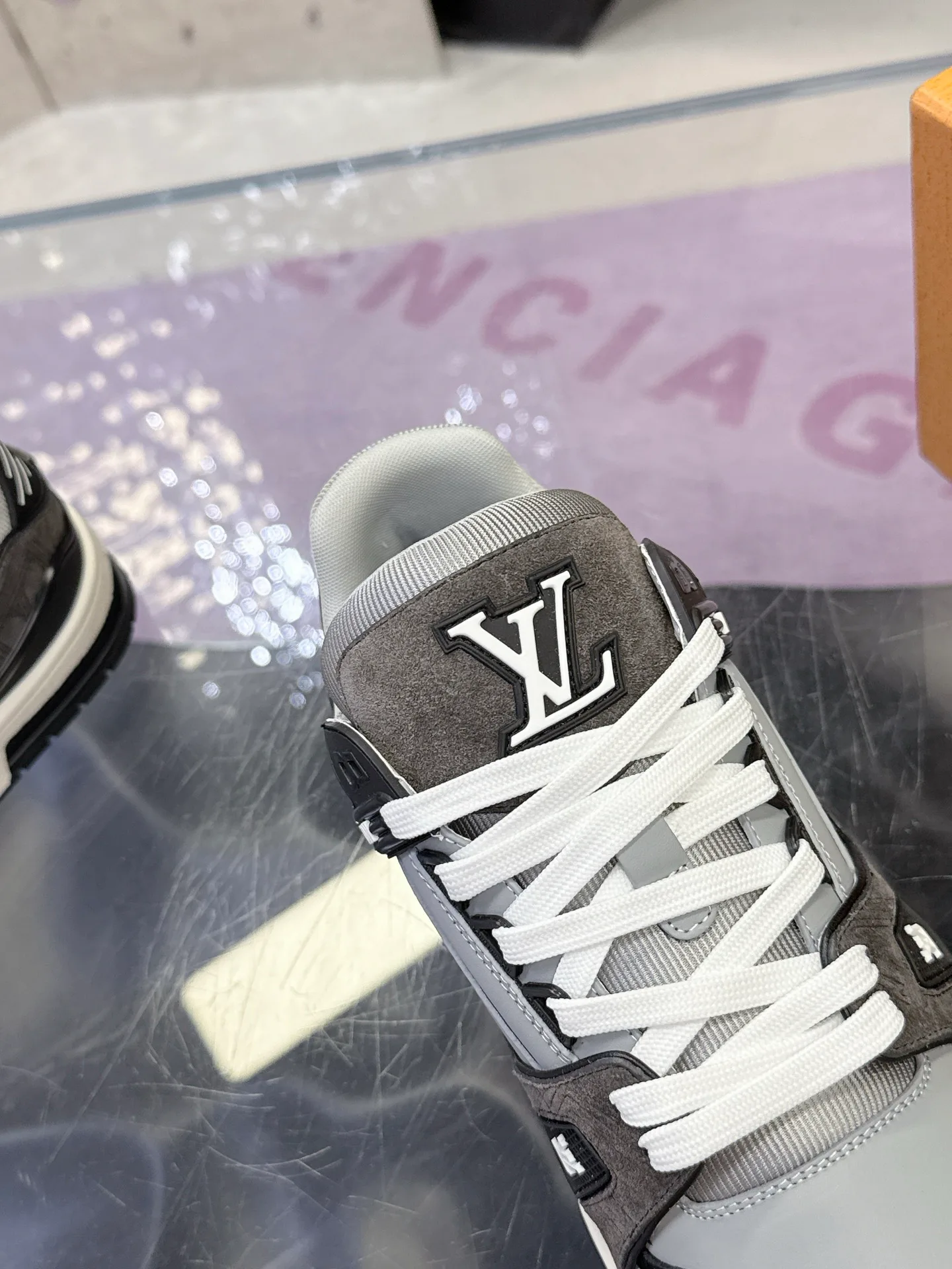 Women's Sneakers LOUIS VUITTON 17930926