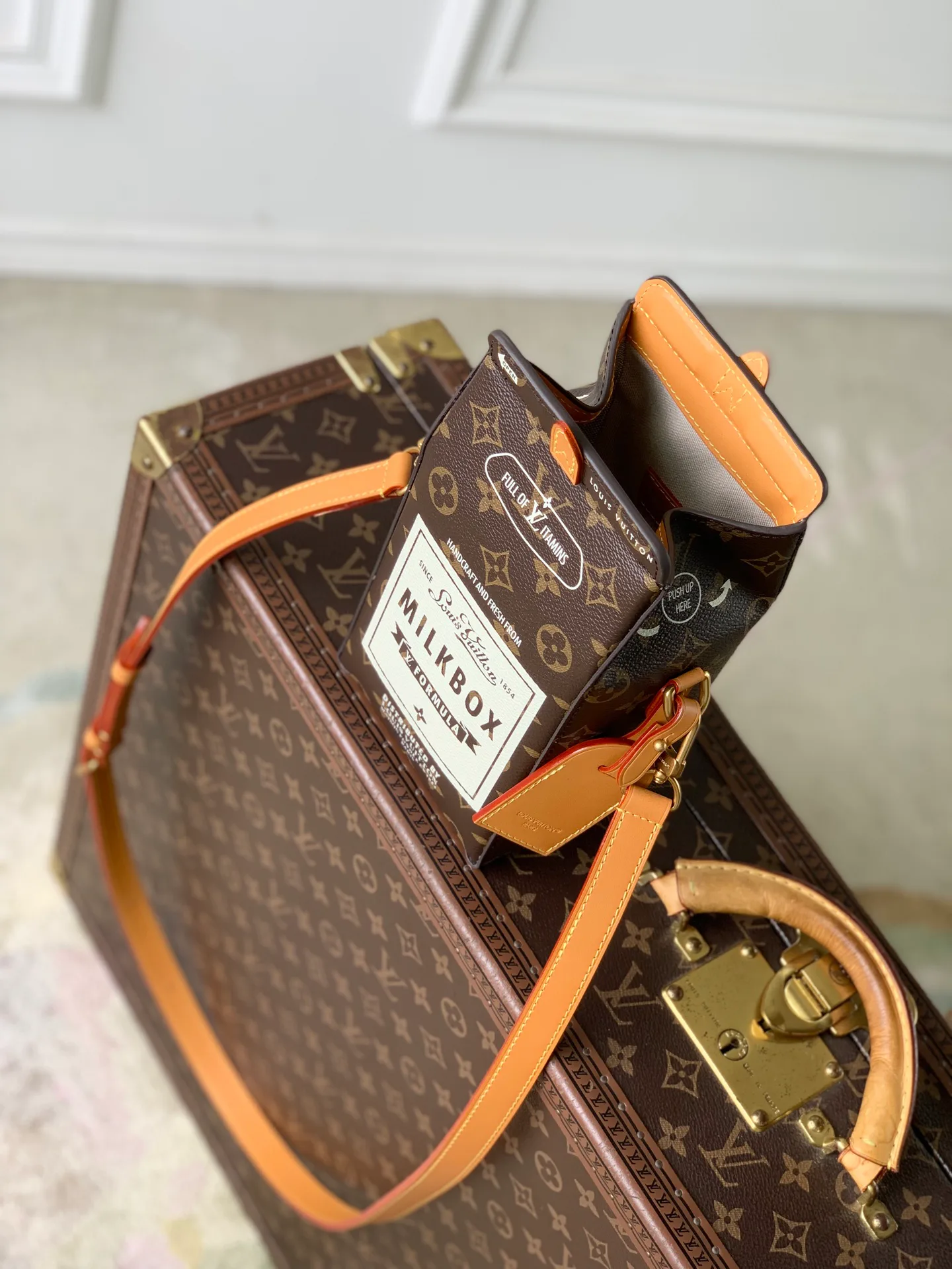 Women's Shoulder Bags LOUIS VUITTON 18147522