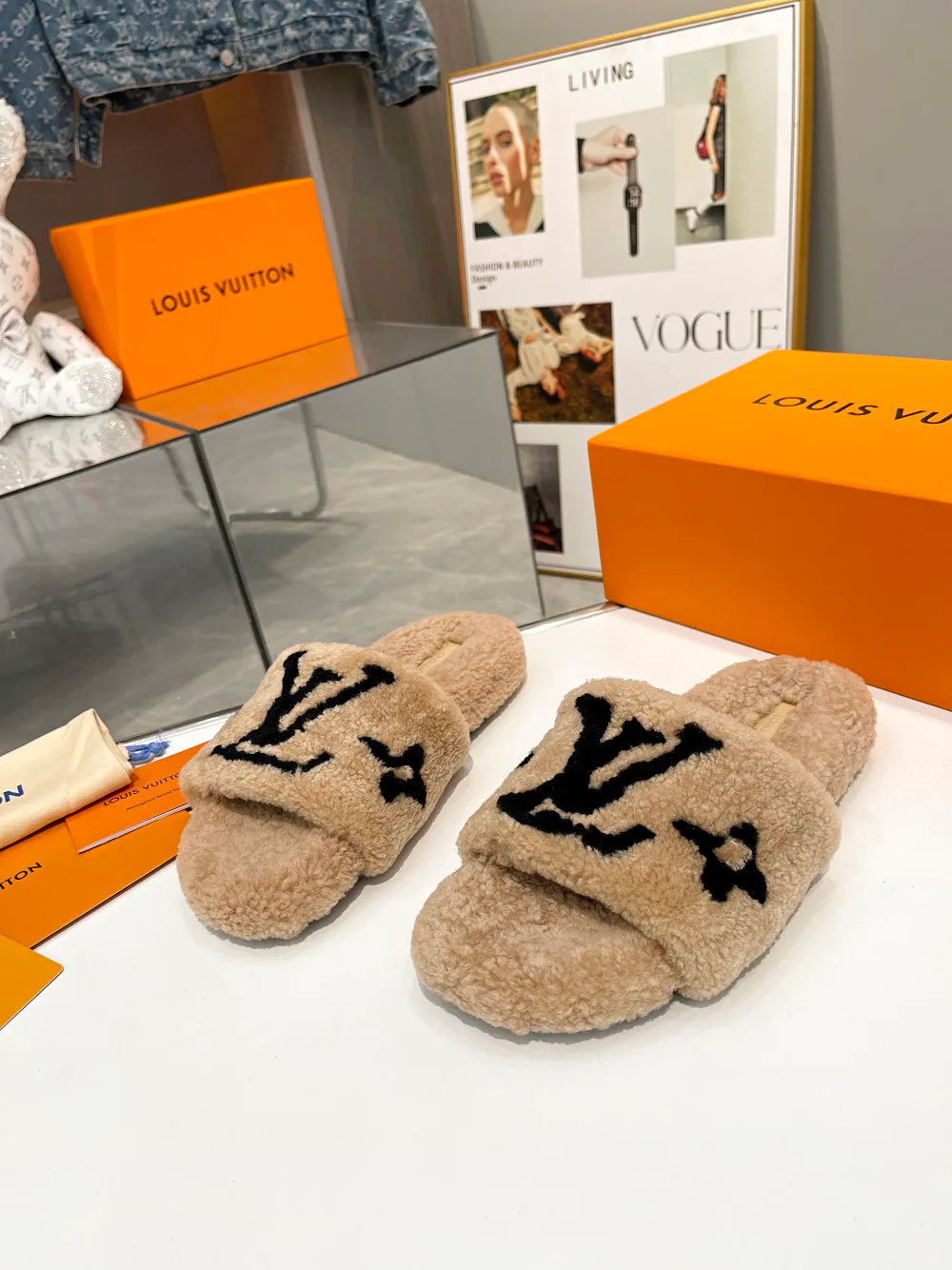 Women's Slippers LOUIS VUITTON 18366829