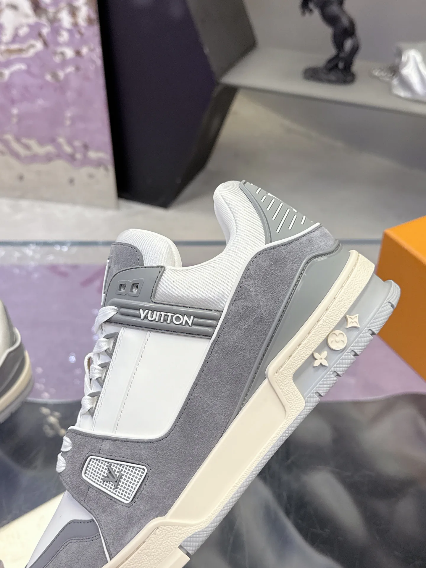 Women's Sneakers LOUIS VUITTON 18104016