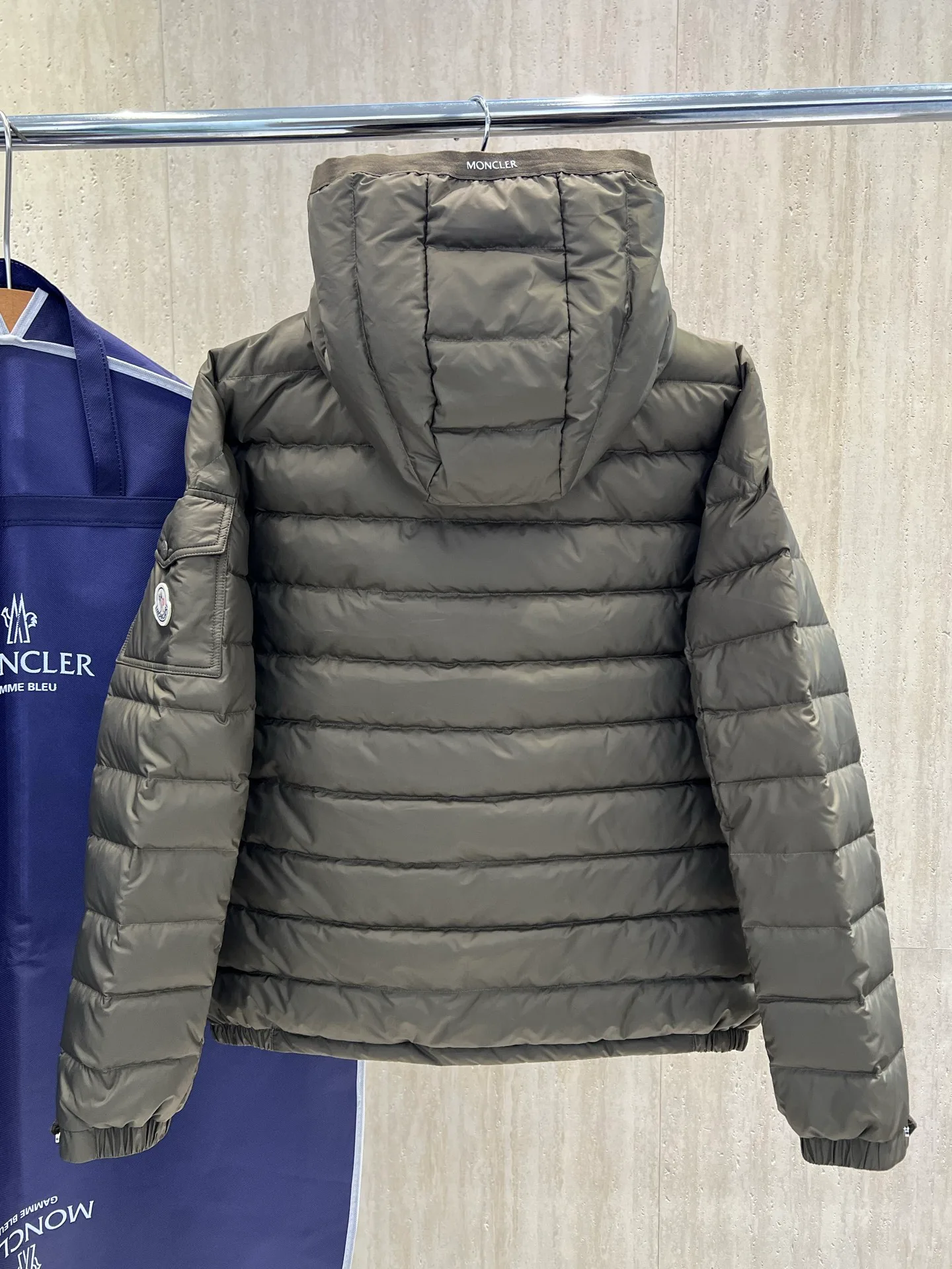 Куртки И Пуховики Мужские Moncler 18683914