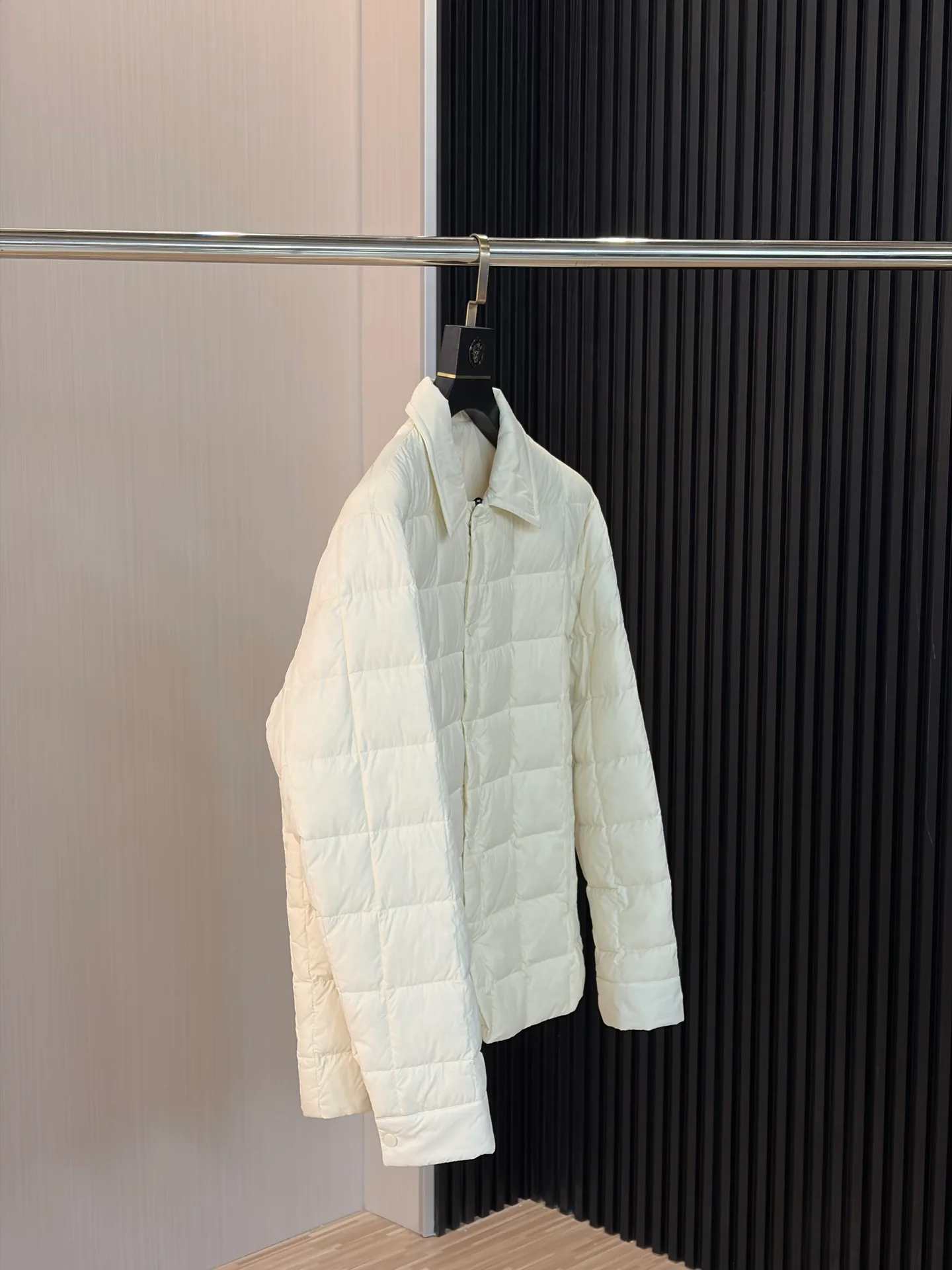 Women's Jackets And Down Jackets MONCLER 17868384