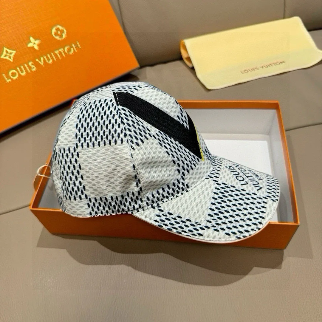 Hats LOUIS VUITTON 17604820