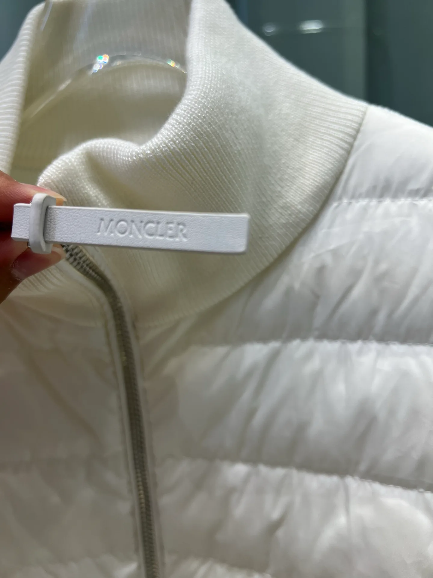 Women's Jackets And Down Jackets MONCLER 17323201