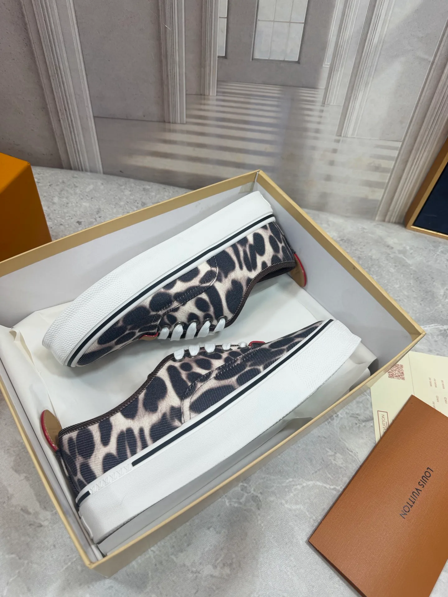 Men's Sneakers LOUIS VUITTON 18190078