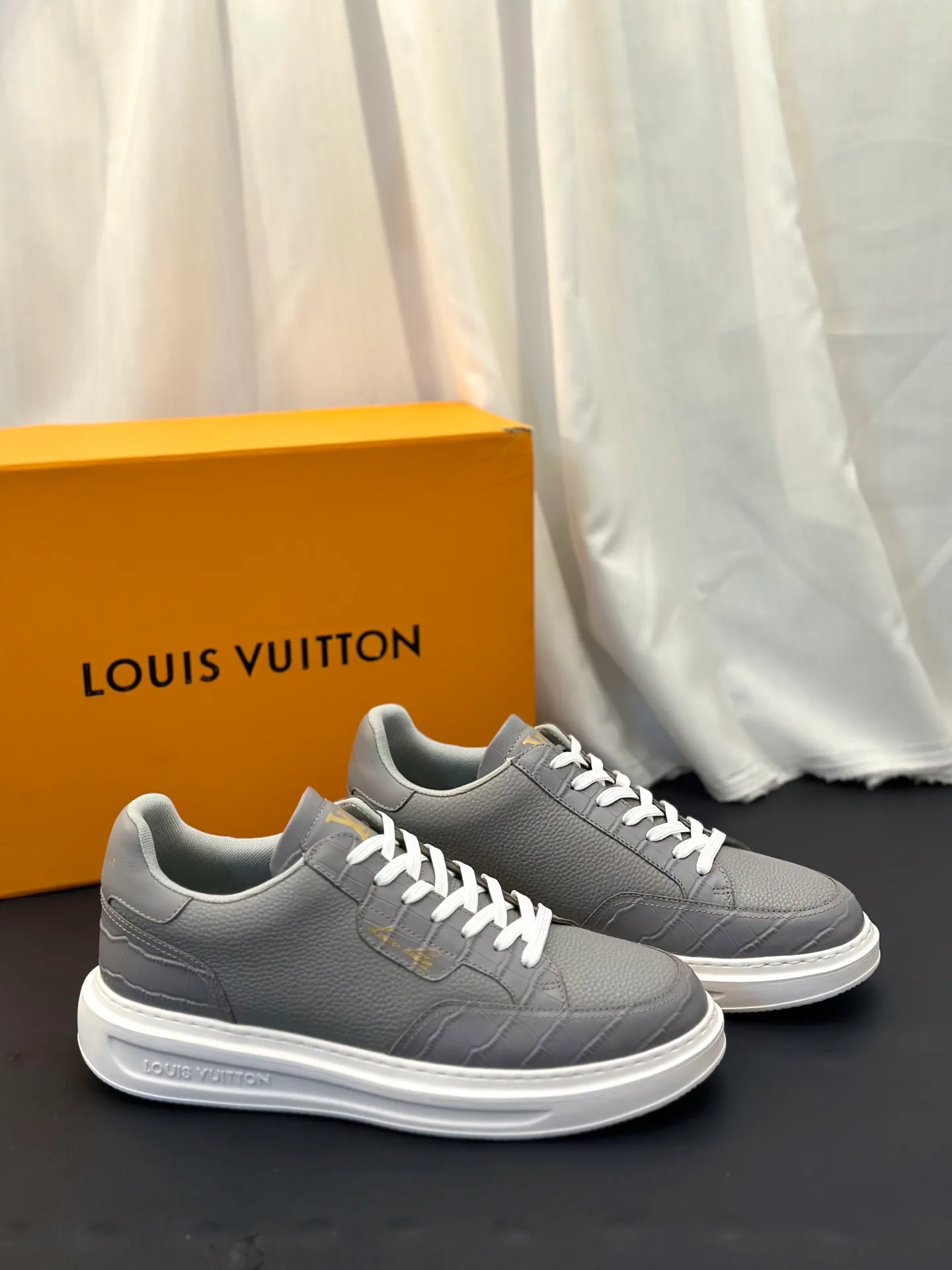 Кроссовки Мужские Louis Vuitton 18586724