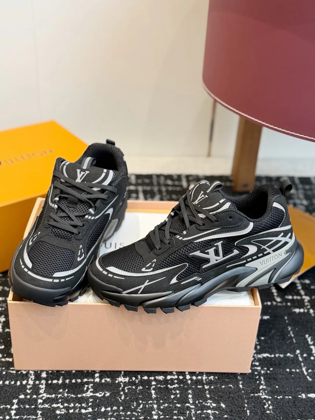 Men's Sneakers LOUIS VUITTON 17437996