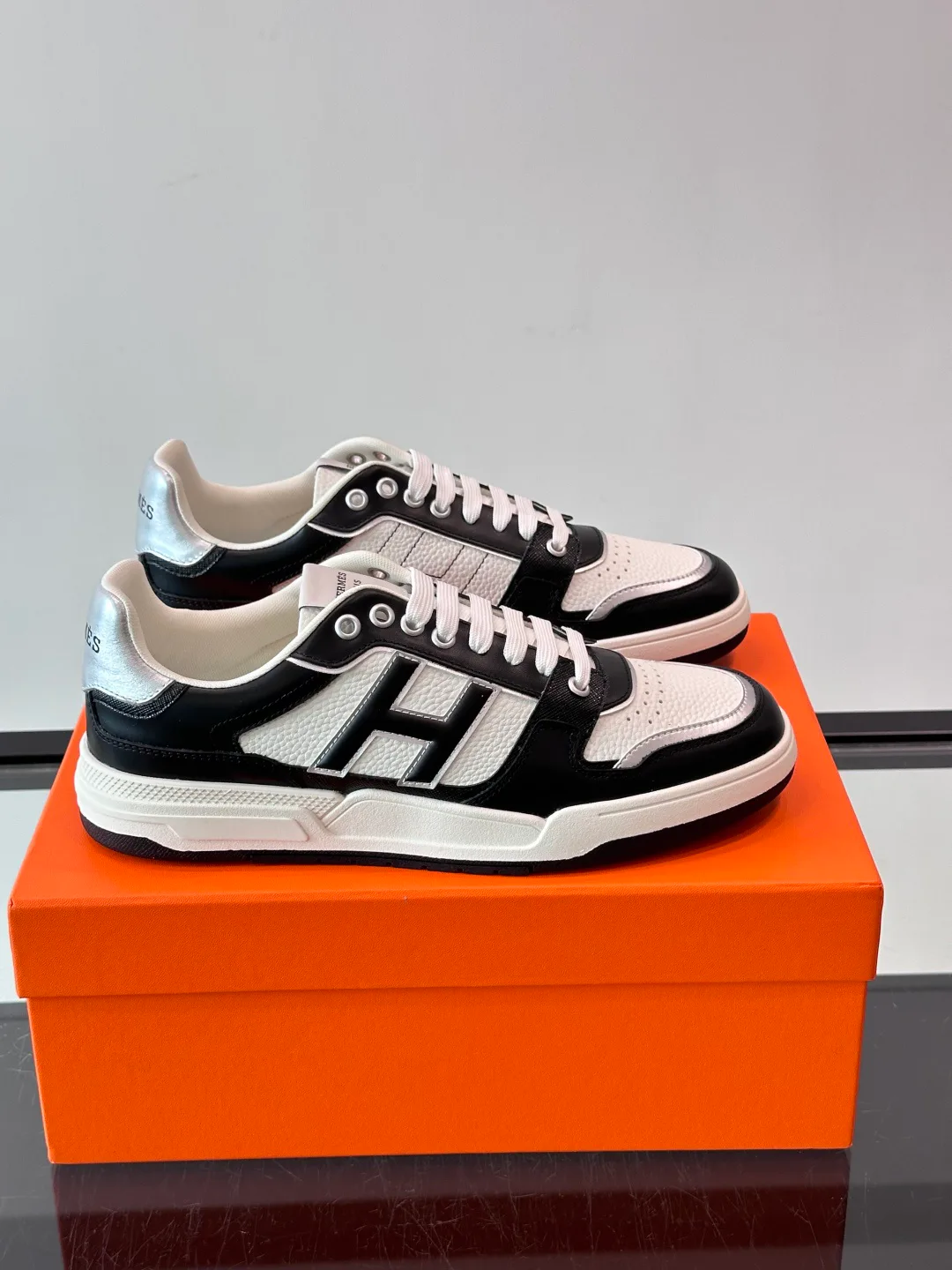 Men's Sneakers HERMES 18500630