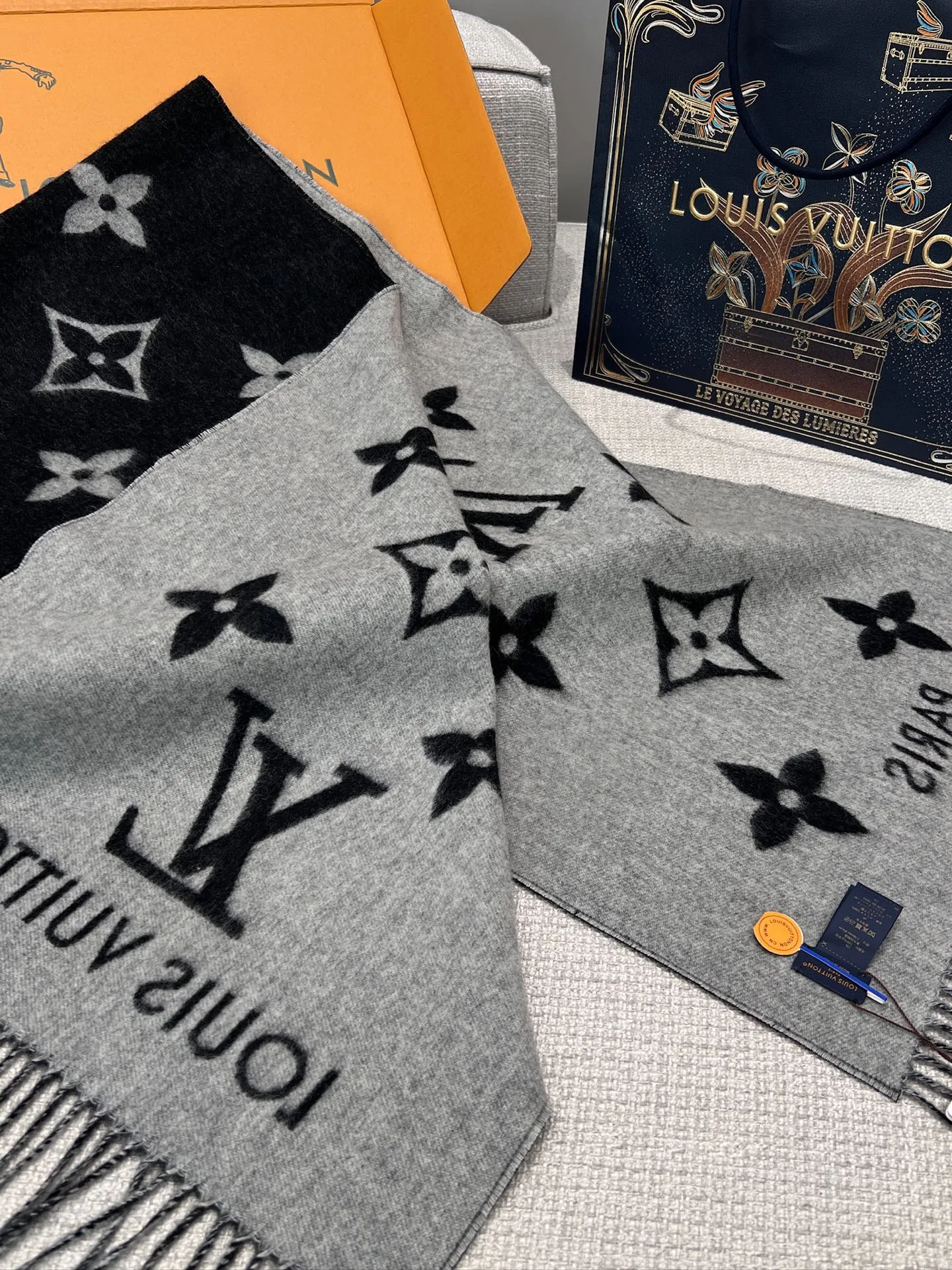 Scarves LOUIS VUITTON 18210427