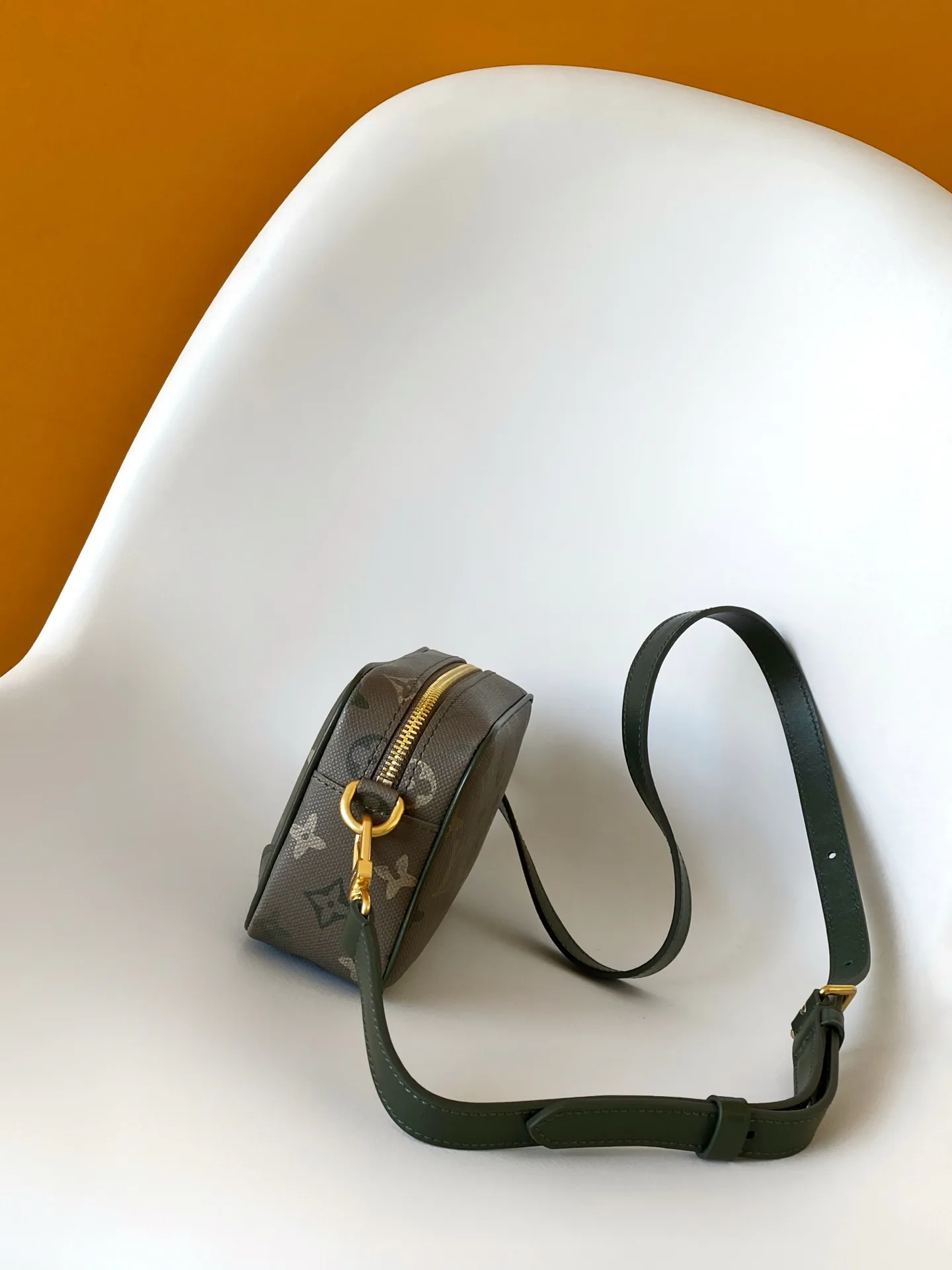 Women's Shoulder Bags LOUIS VUITTON 17949178