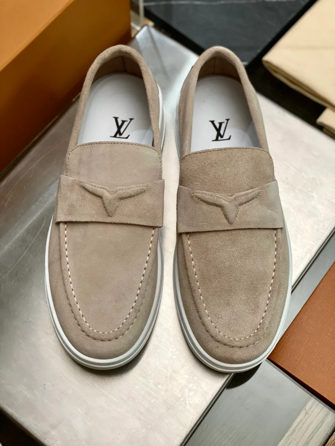 Women's Loafers And Moccasins LOUIS VUITTON 17932745