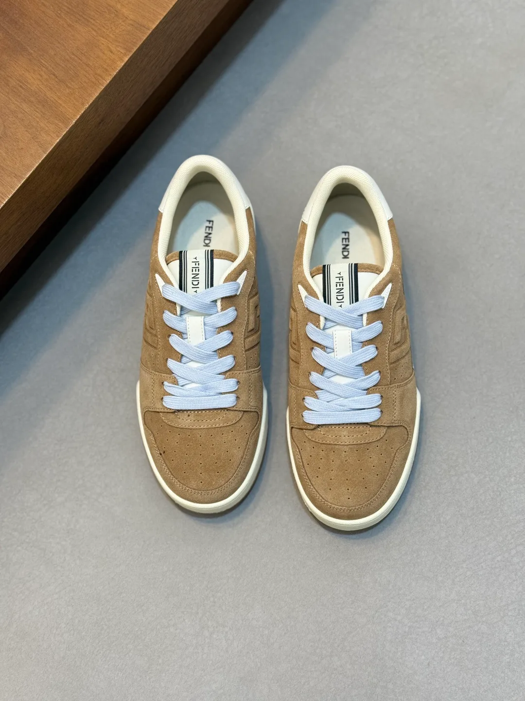 Women's Sneakers FENDI 18116590