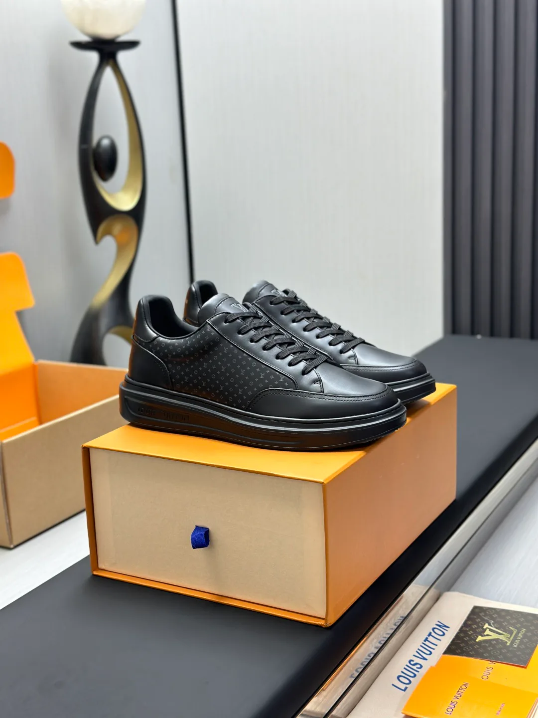 Men's Sneakers LOUIS VUITTON 17759500