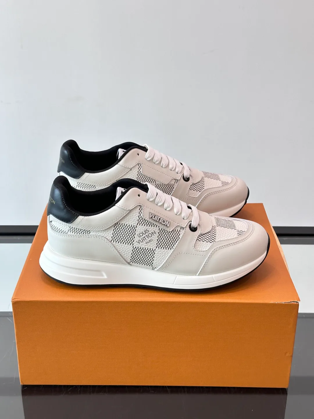 Men's Sneakers LOUIS VUITTON 18400553
