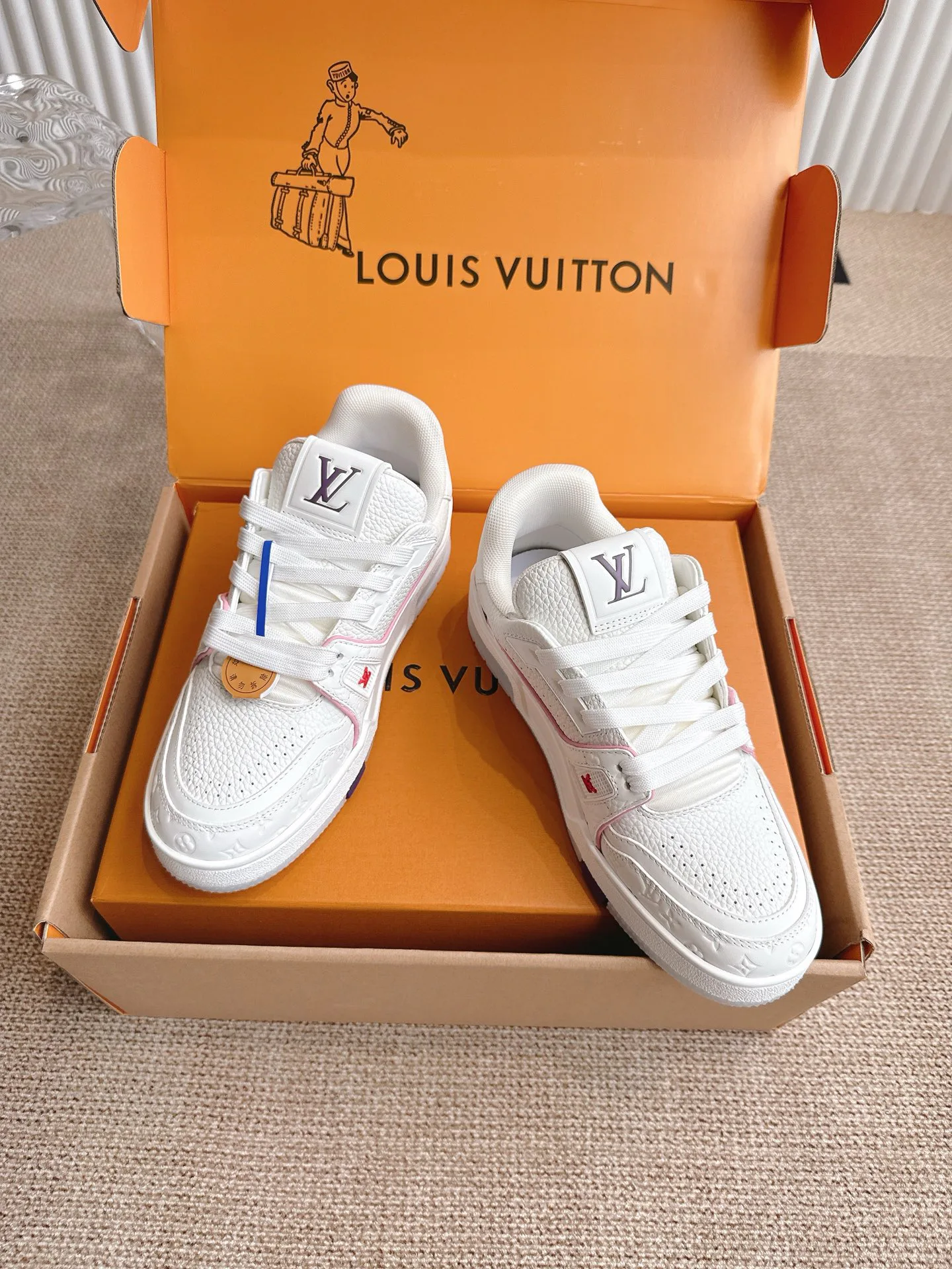 Women's Sneakers LOUIS VUITTON 18324754