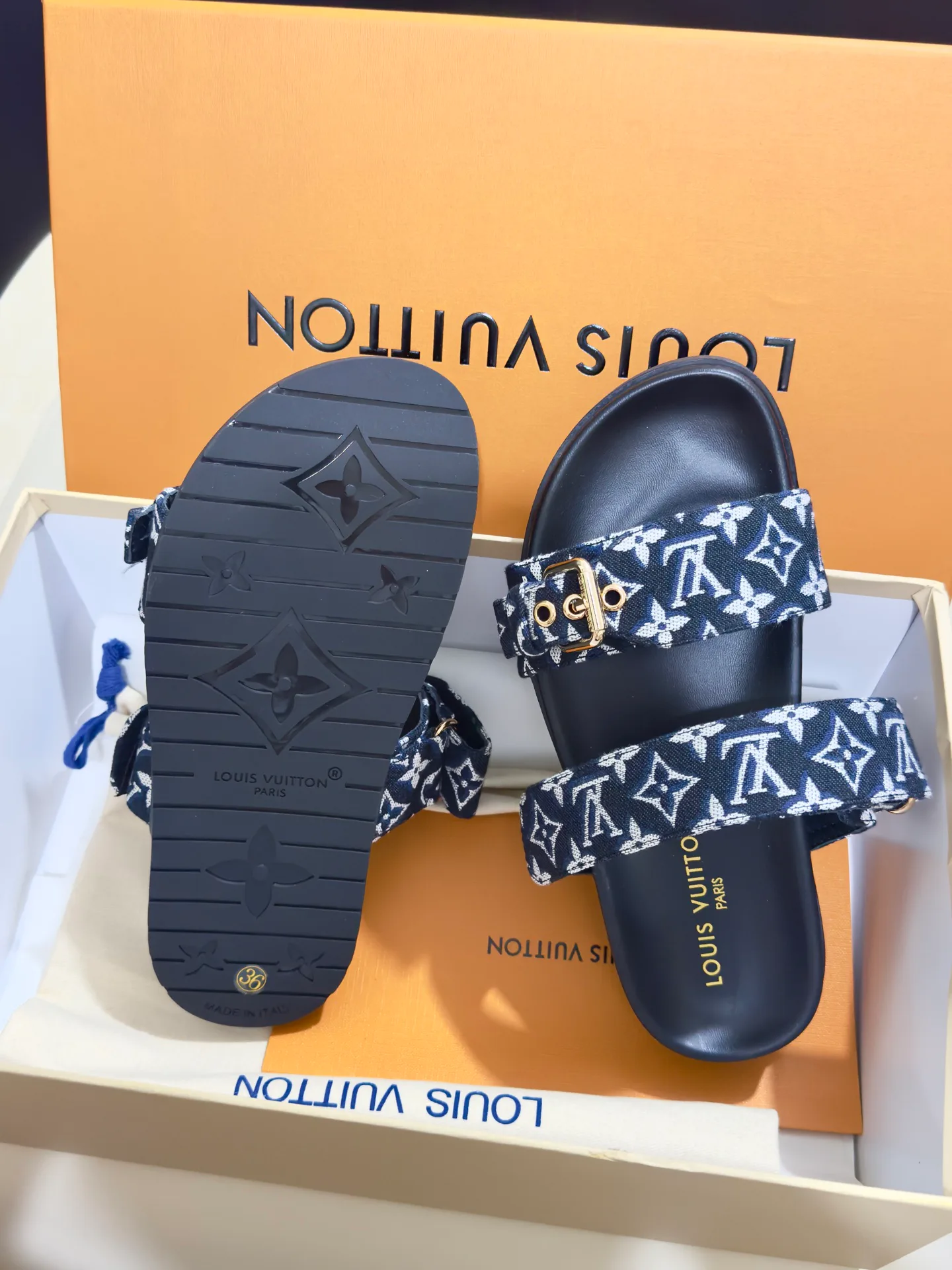 Women's Flip-Flops LOUIS VUITTON 18073420