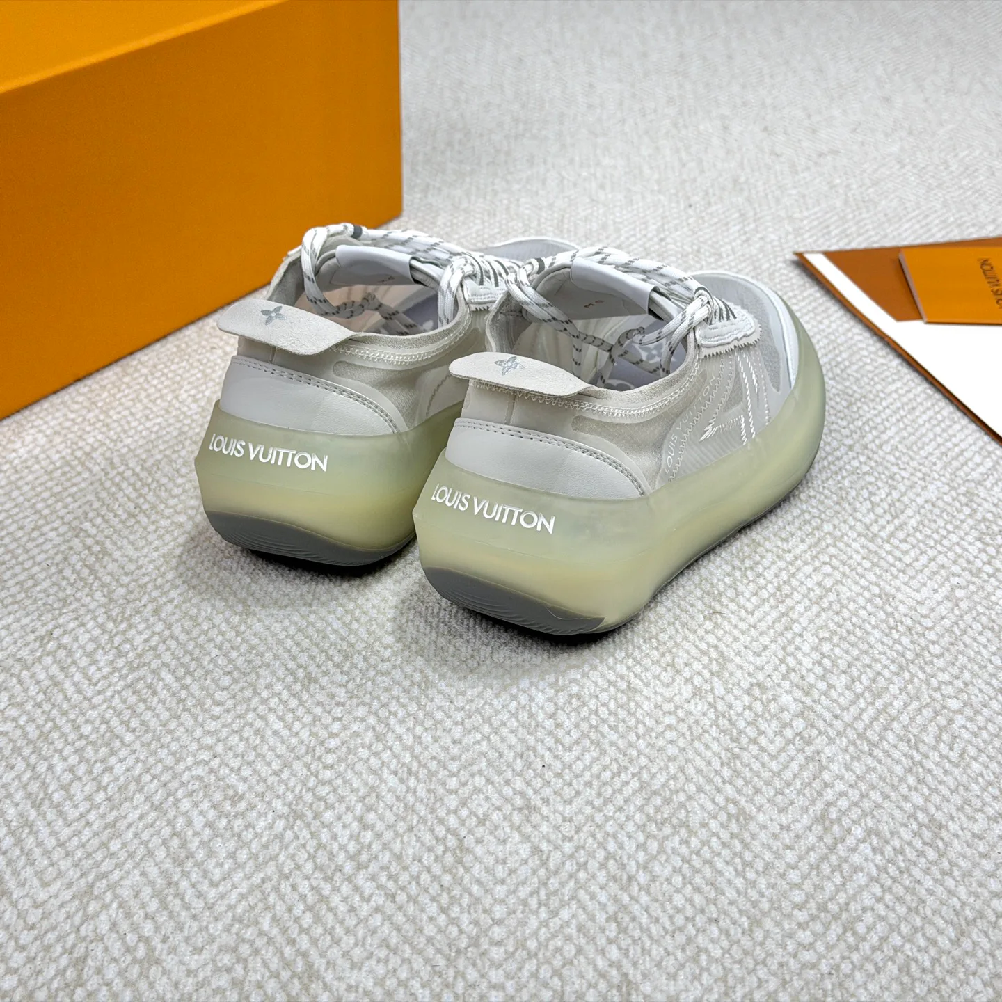 Women's Sneakers LOUIS VUITTON 18265147