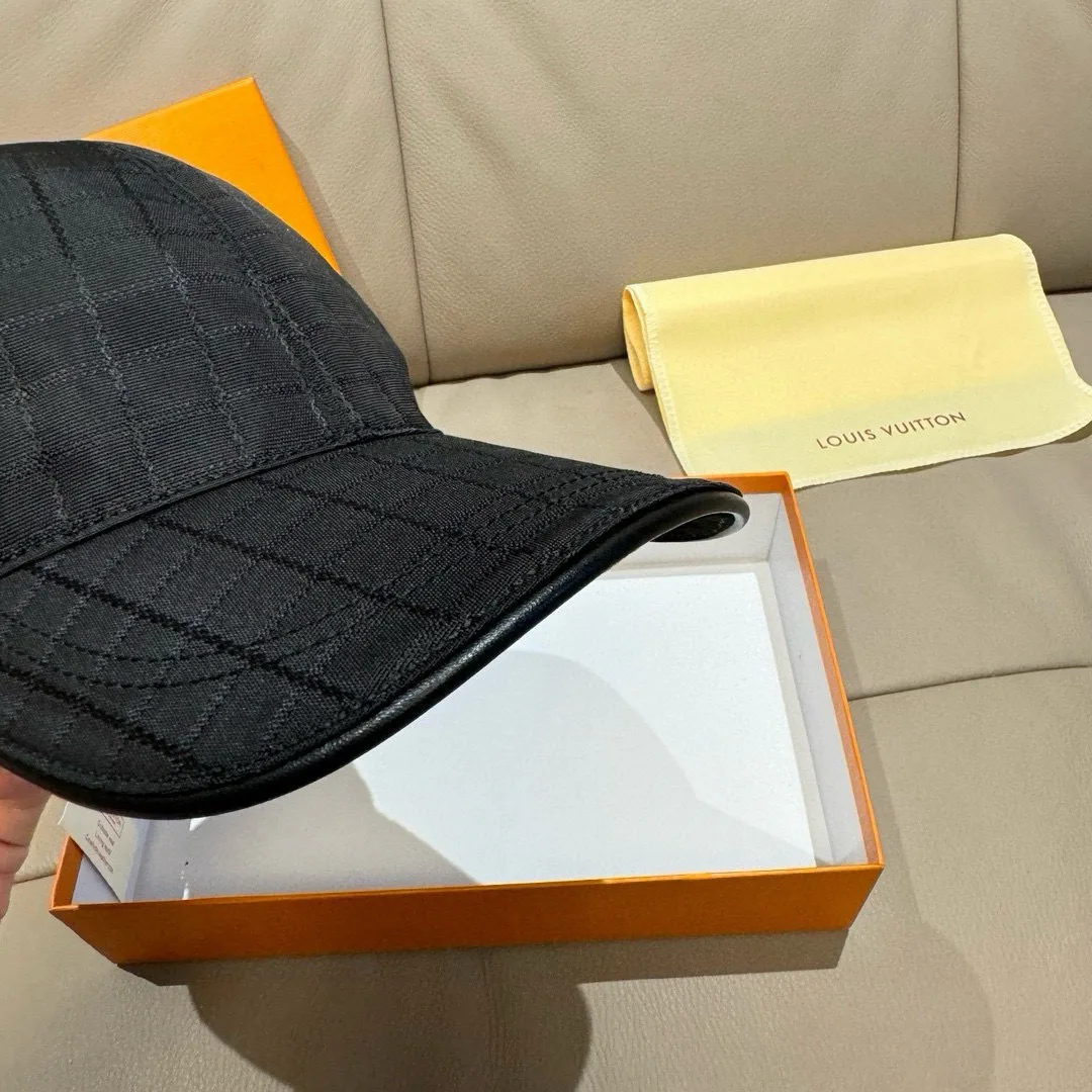 Hats LOUIS VUITTON 17515272