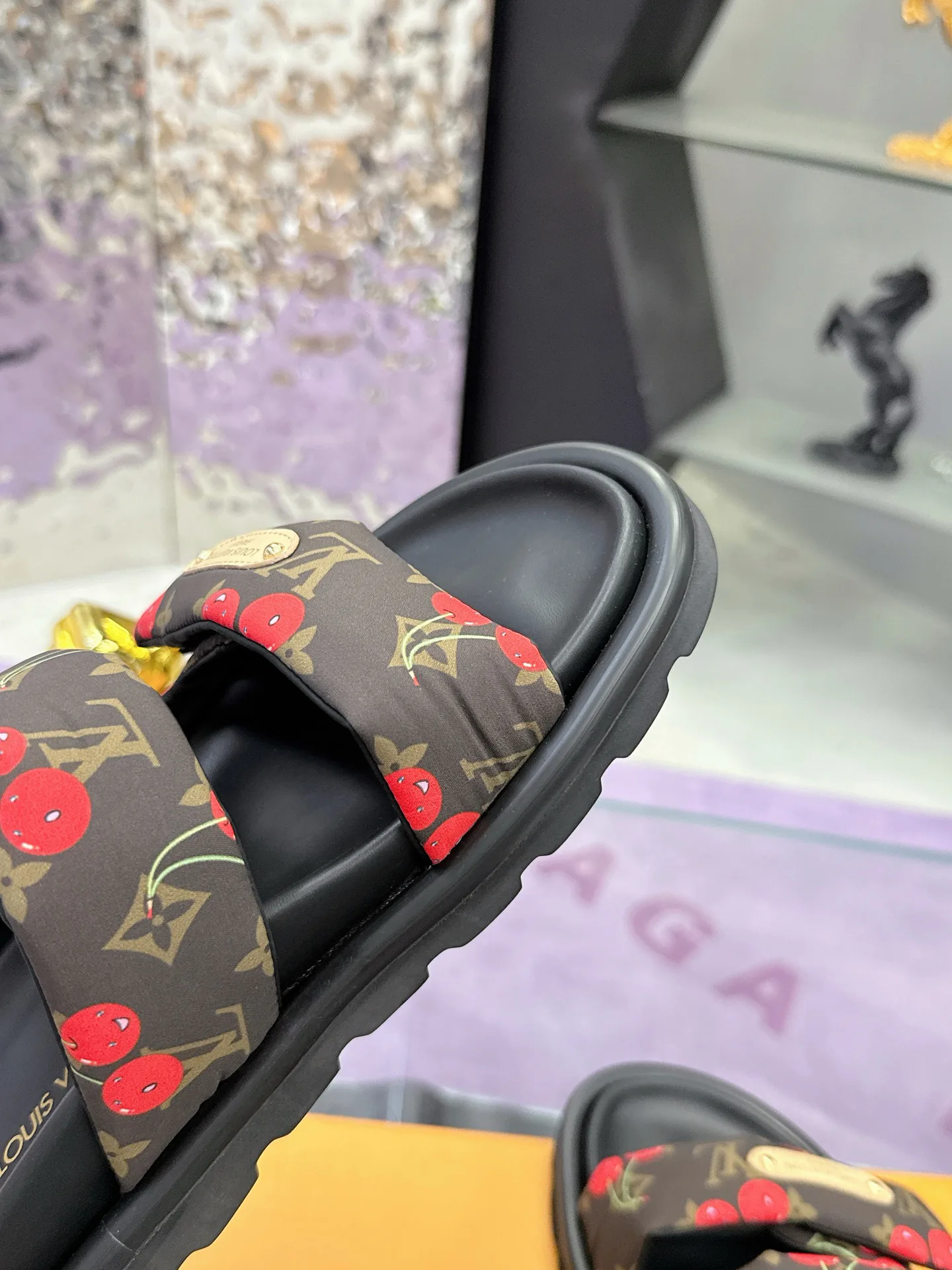 Women's Flip-Flops LOUIS VUITTON 17530461