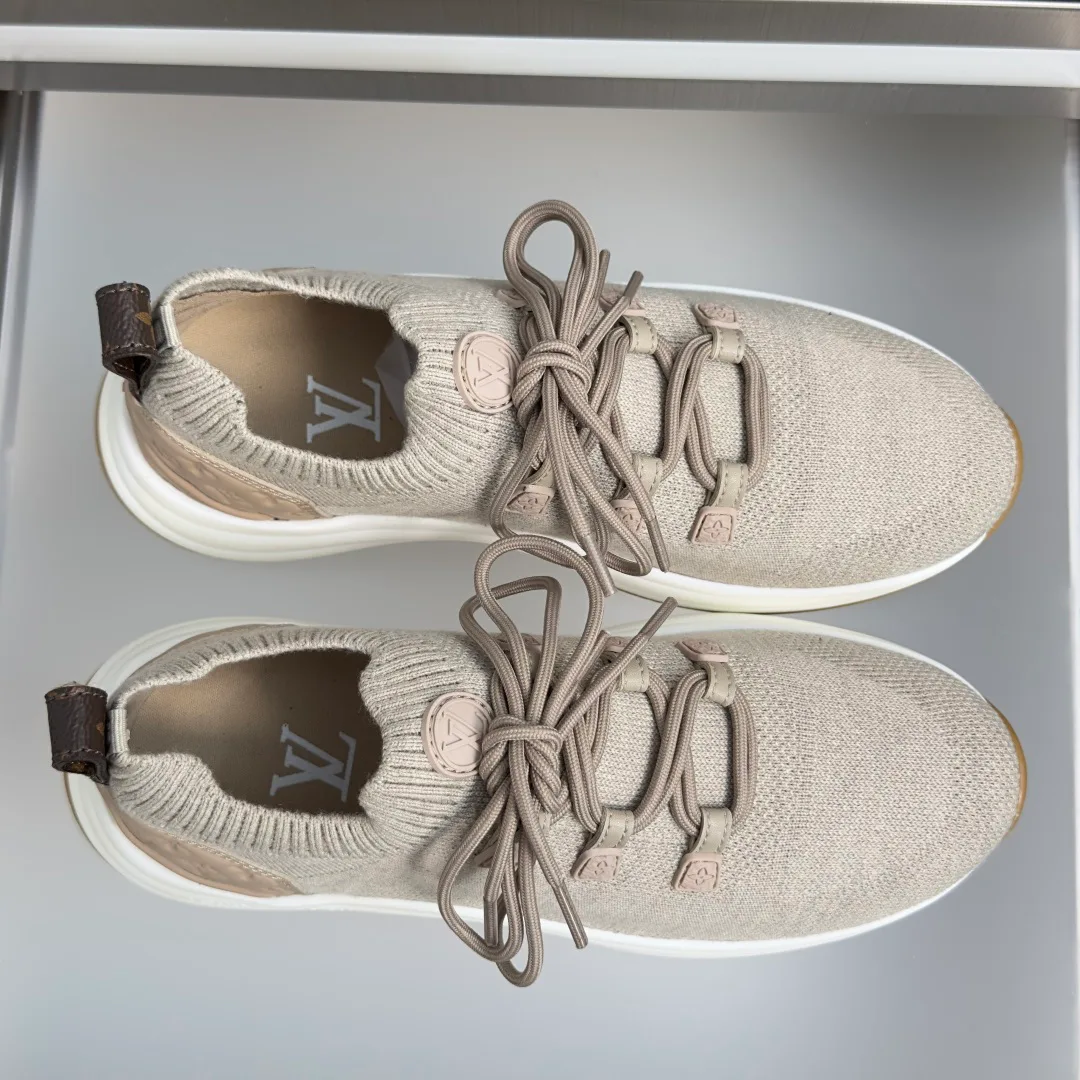 Women's Sneakers LOUIS VUITTON 17950536