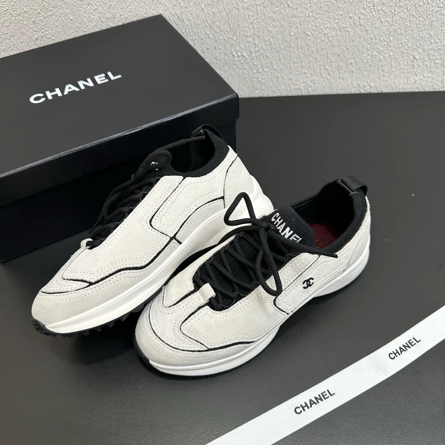Women's Sneakers CHANEL 17934452