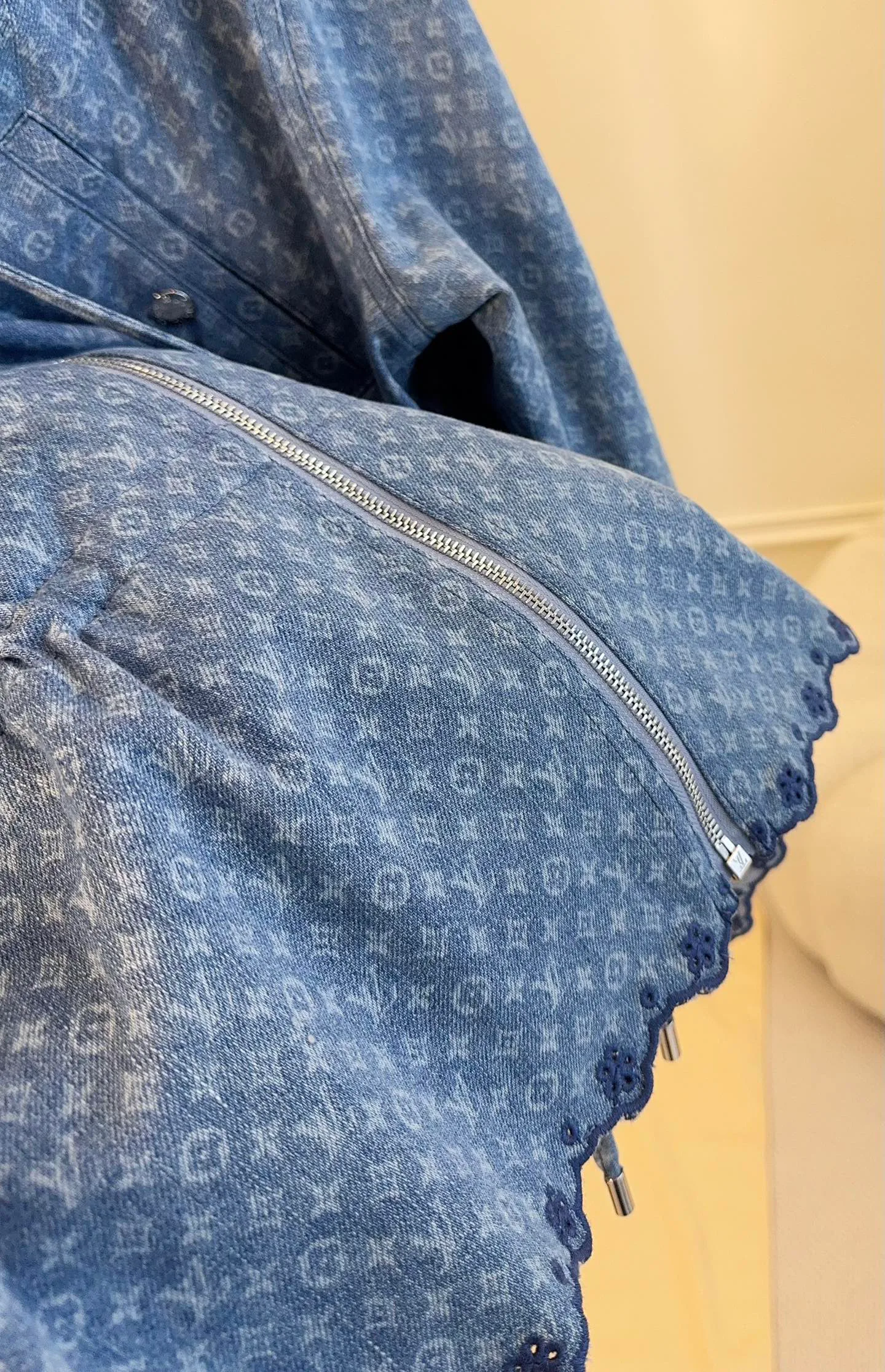 Women's Jackets And Down Jackets LOUIS VUITTON 18405498