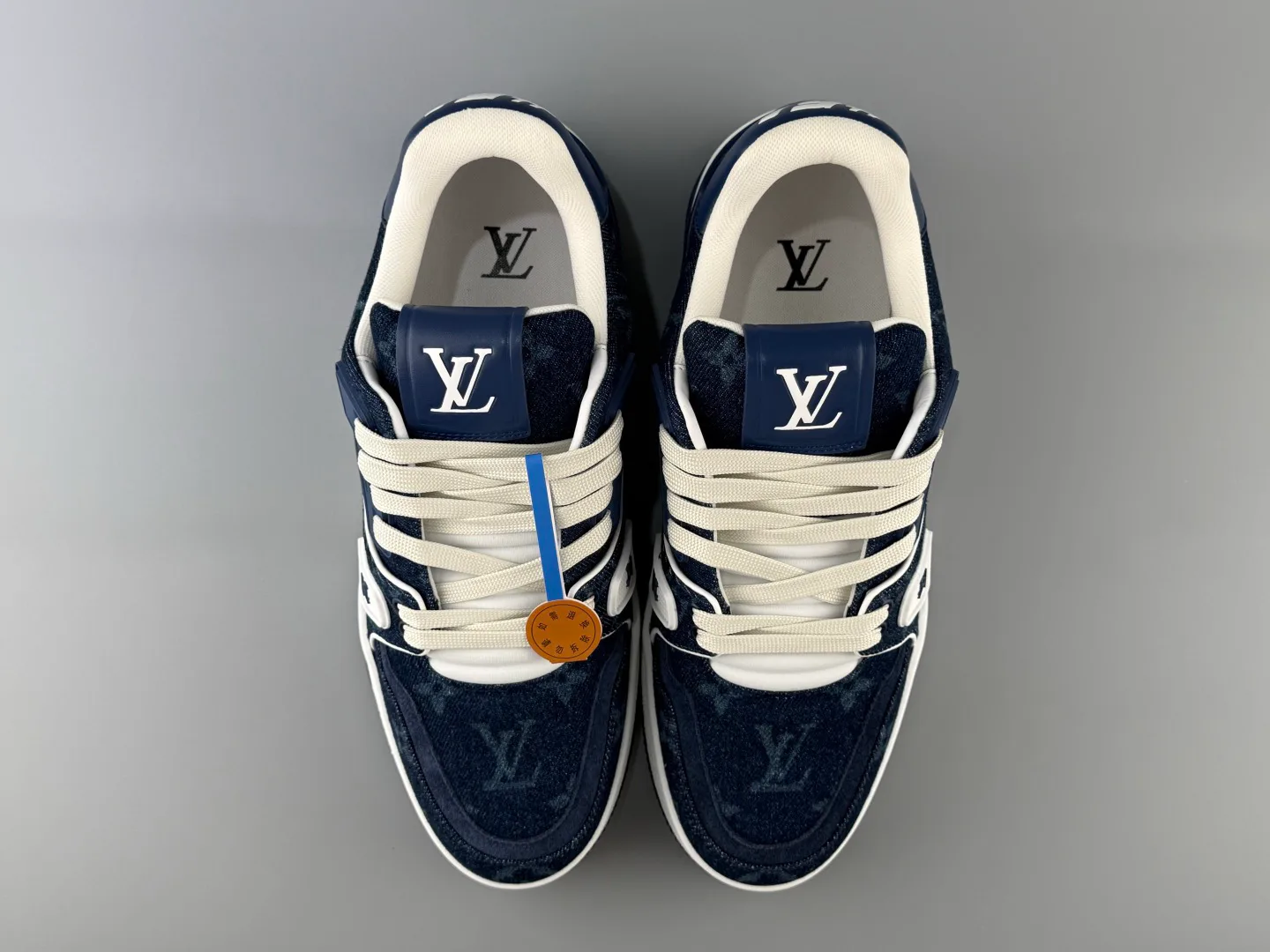 Women's Sneakers LOUIS VUITTON 18552374