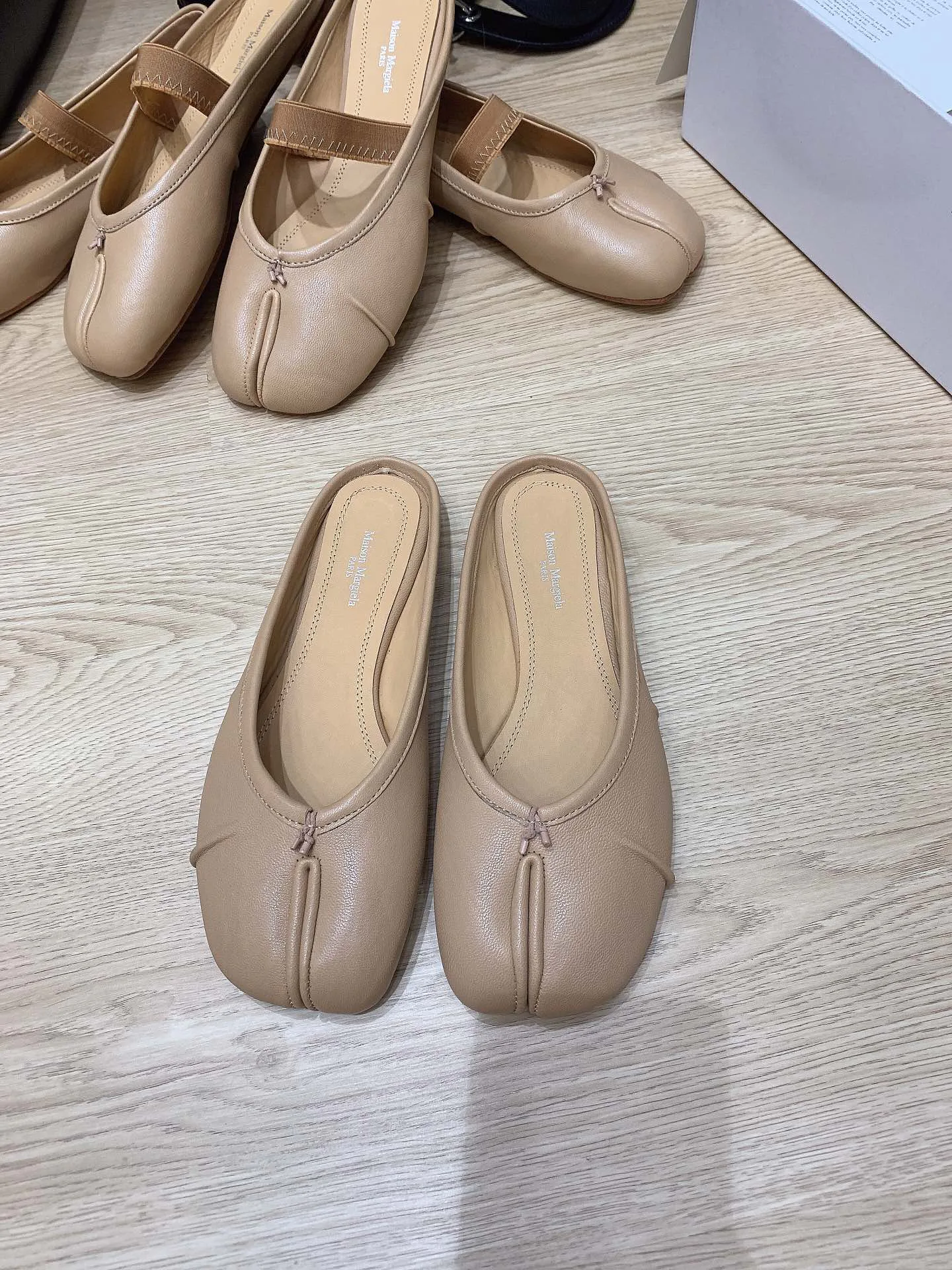 Women's Ballet Flats MAISON MARGIELA 18160100