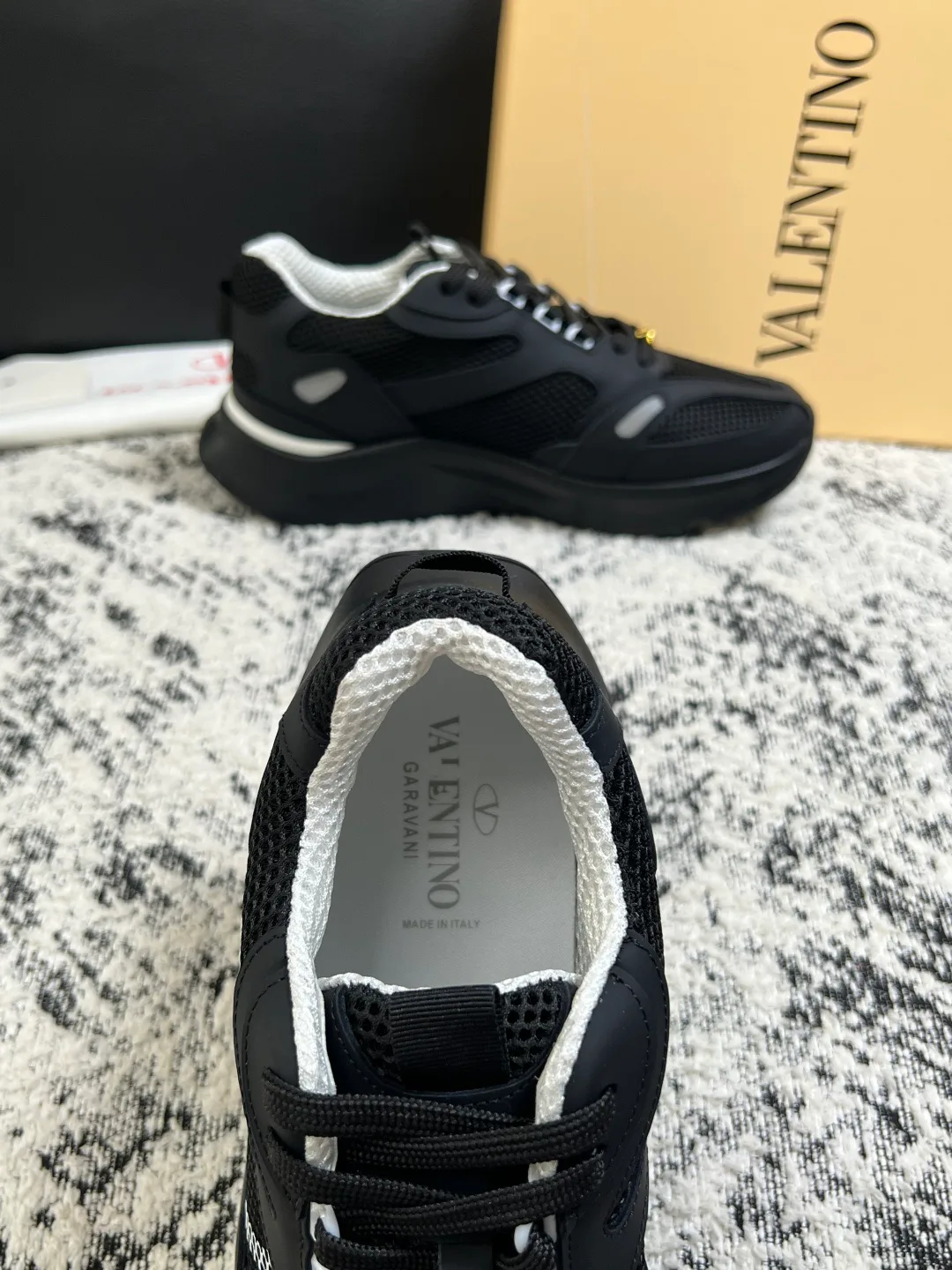 Men's Sneakers VALENTINO 17429899