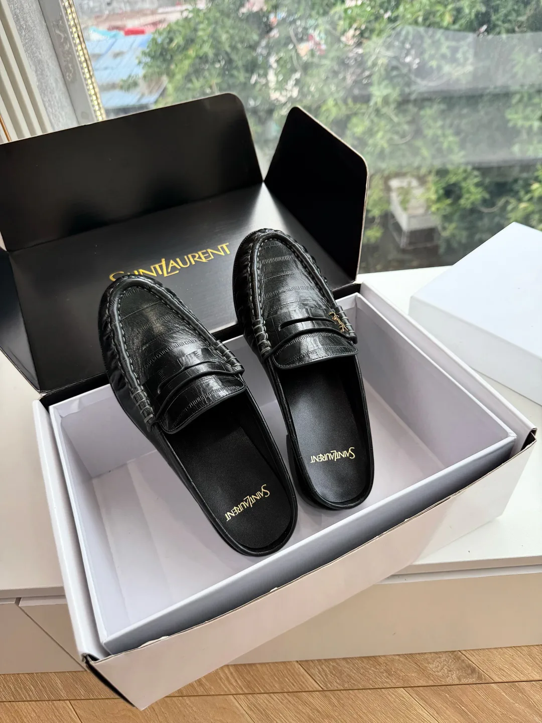 Women's Loafers And Moccasins SAINT LAURENT 16942699