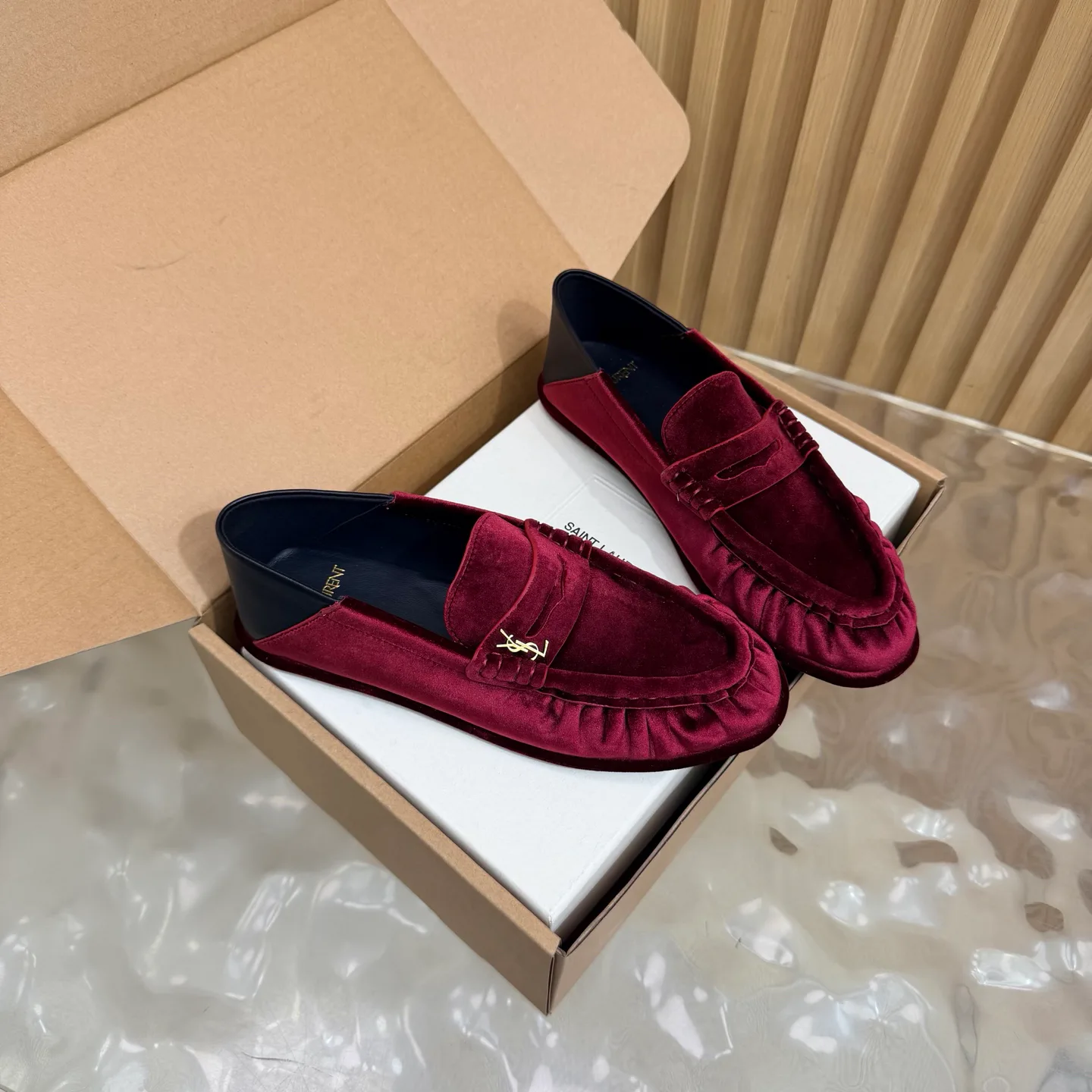 Women's Loafers And Moccasins SAINT LAURENT 17926448