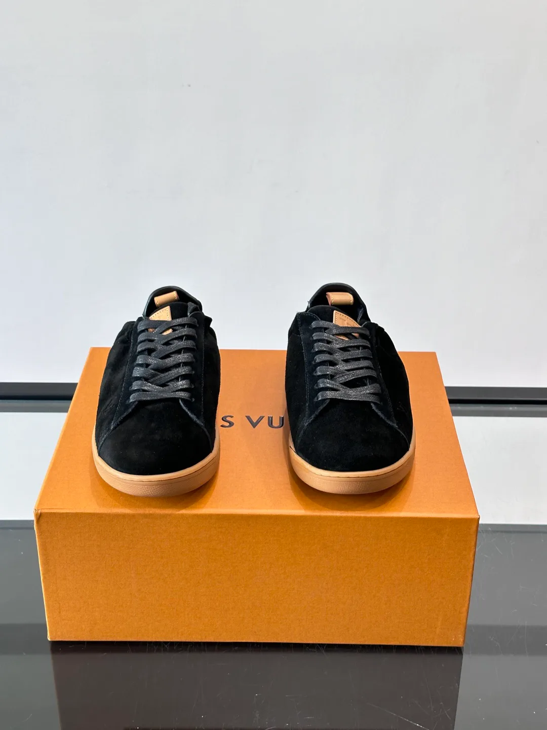 Men's Sneakers LOUIS VUITTON 18263700